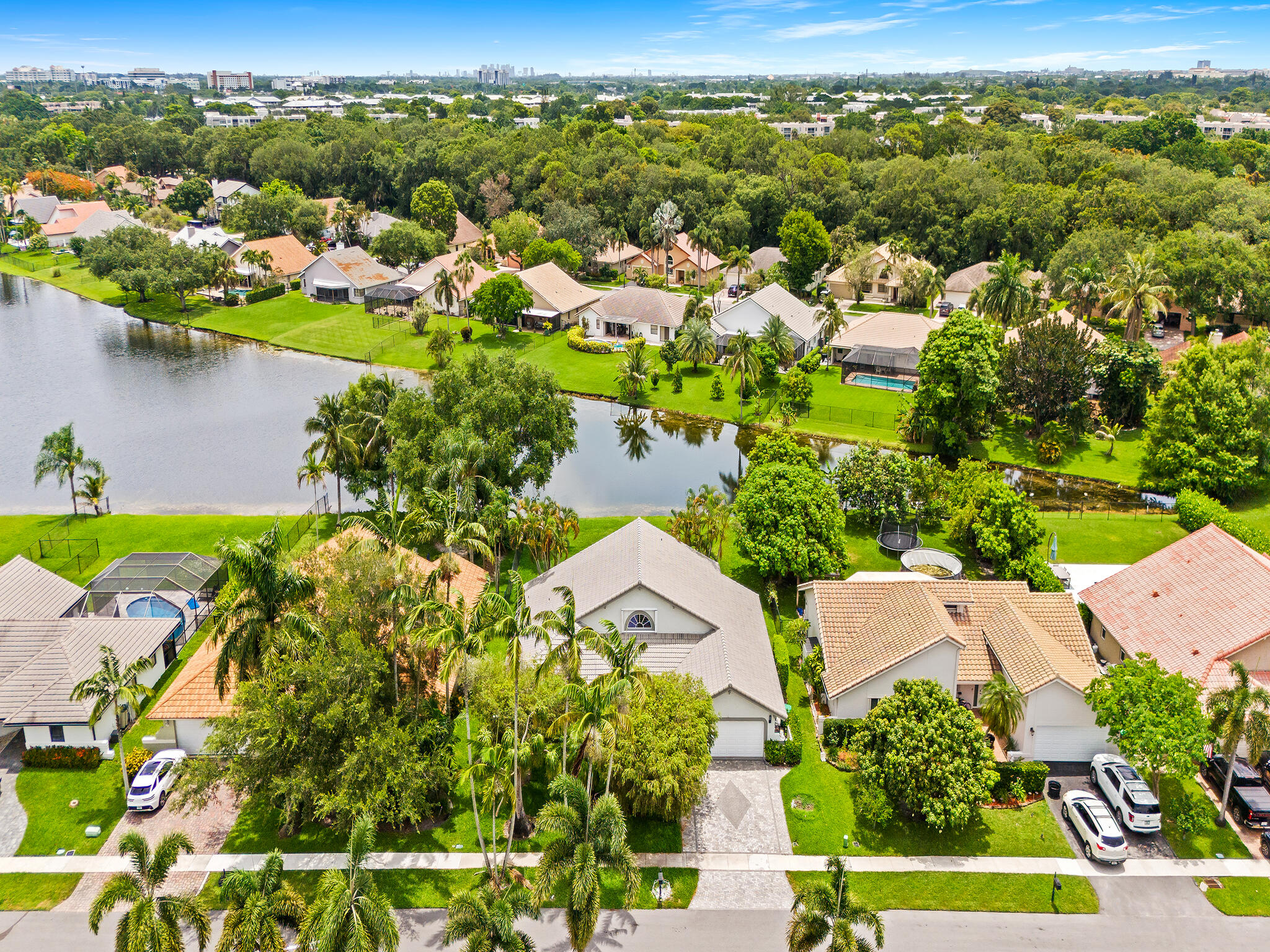 1750 W Oak Knoll Circle