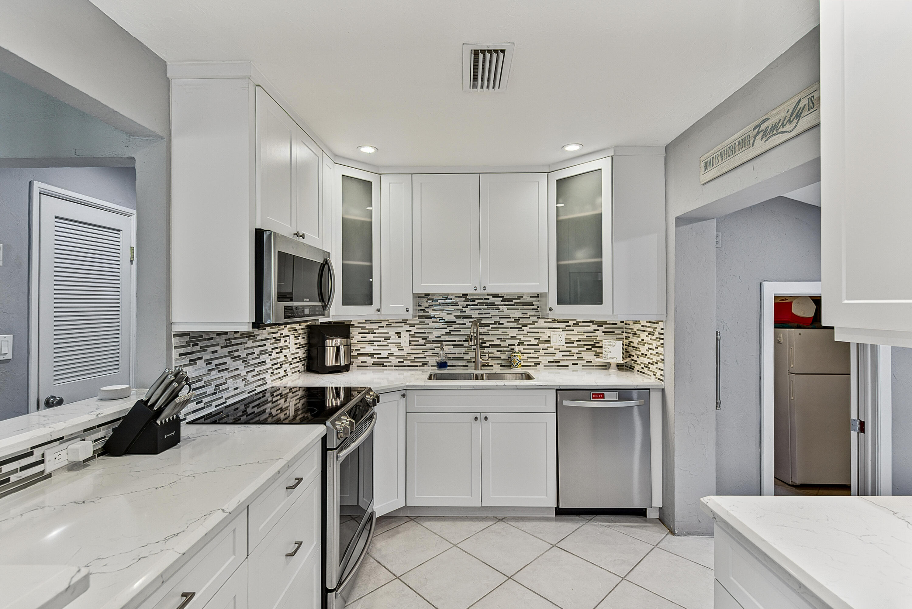 800 SW 19TH Street