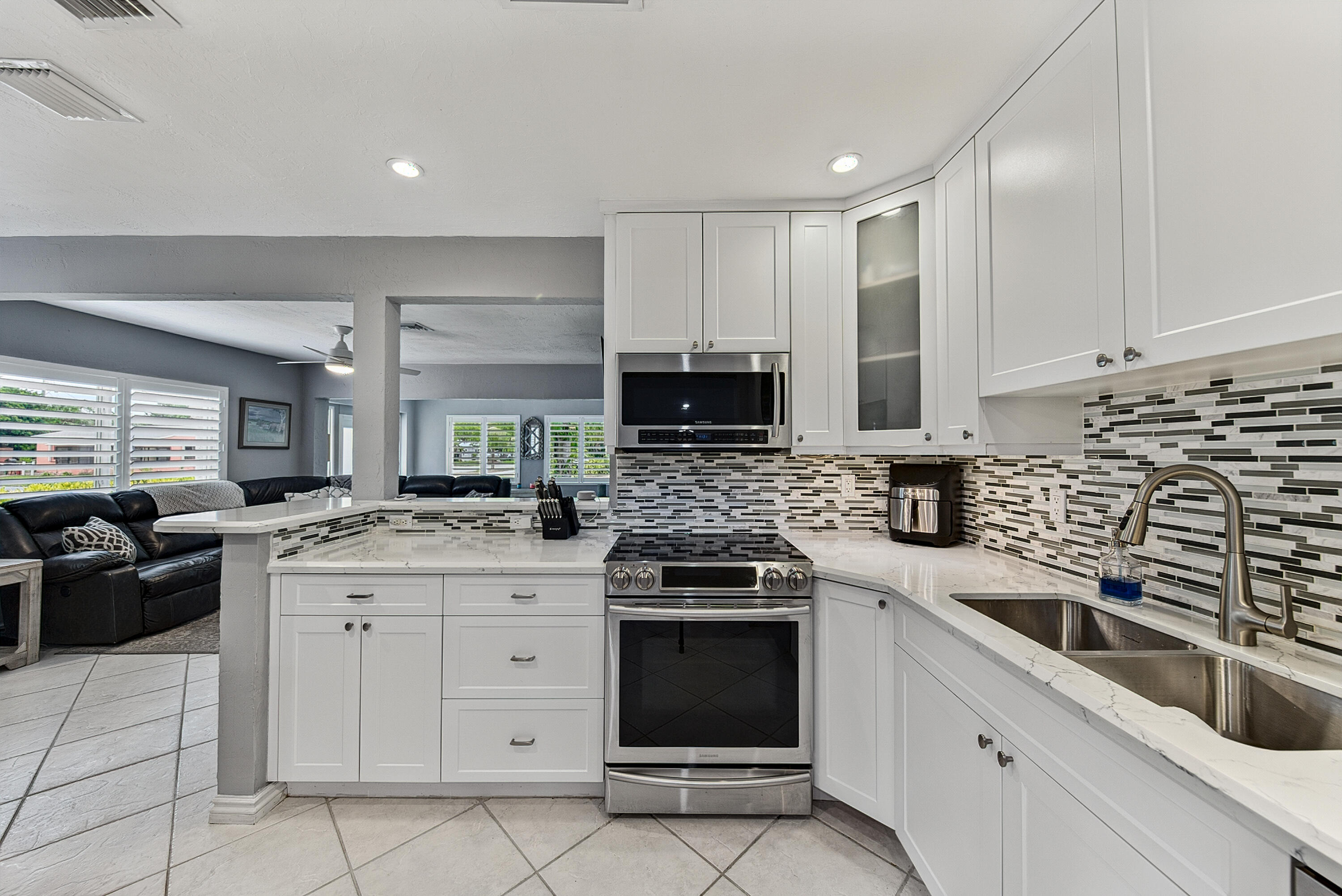 800 SW 19TH Street