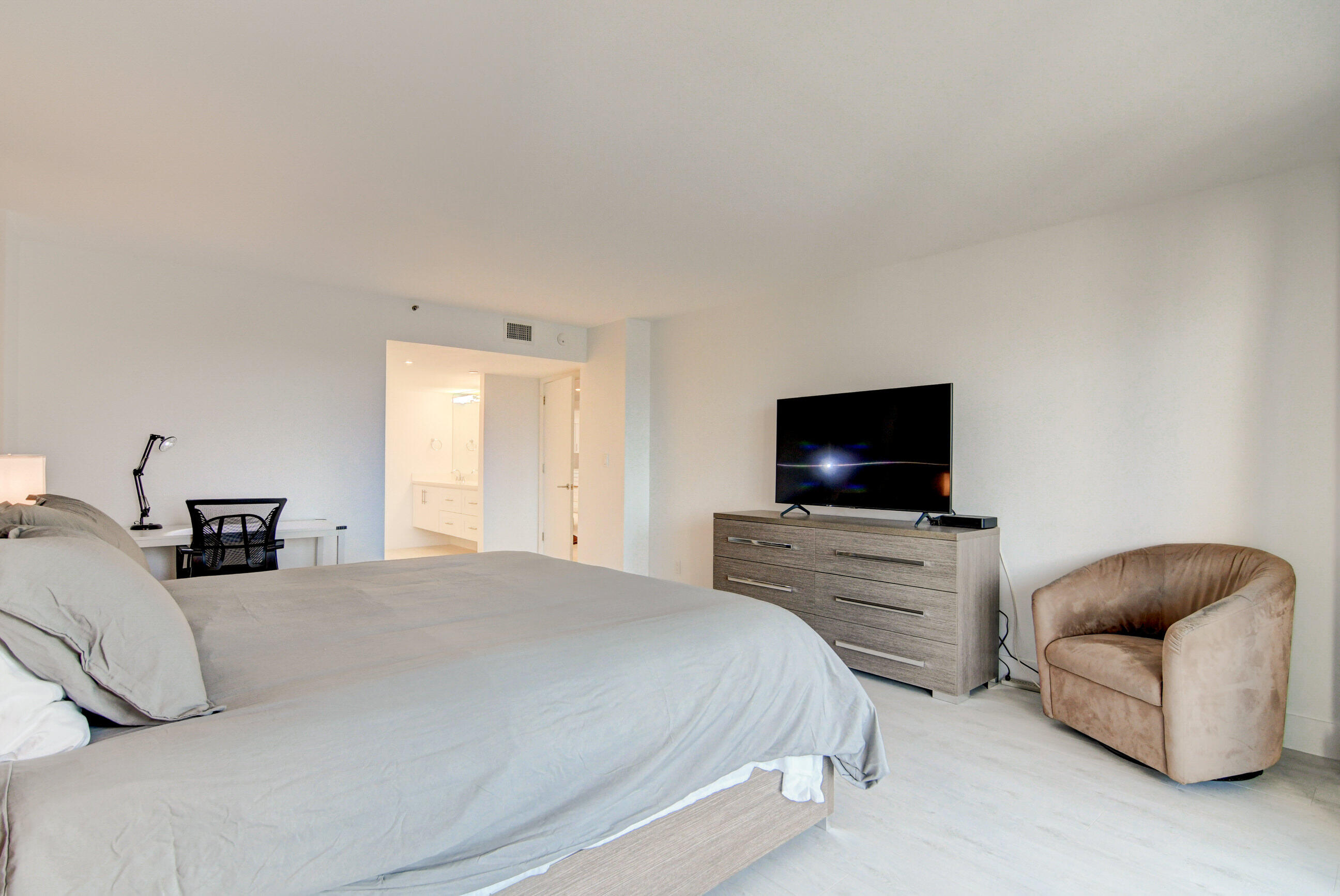 4301 N OCEAN Boulevard 507