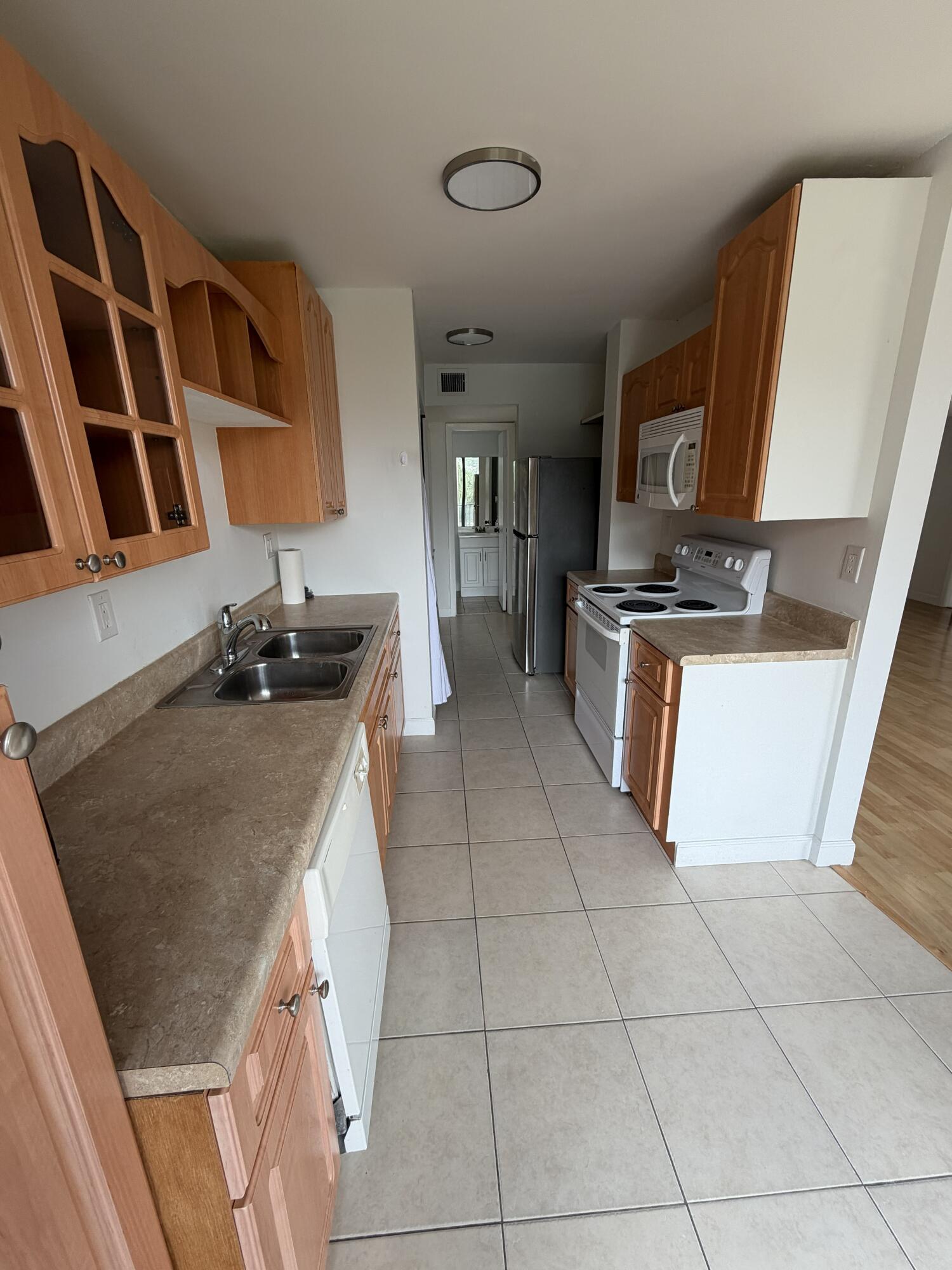 3590 BLUE LAKE Drive 405