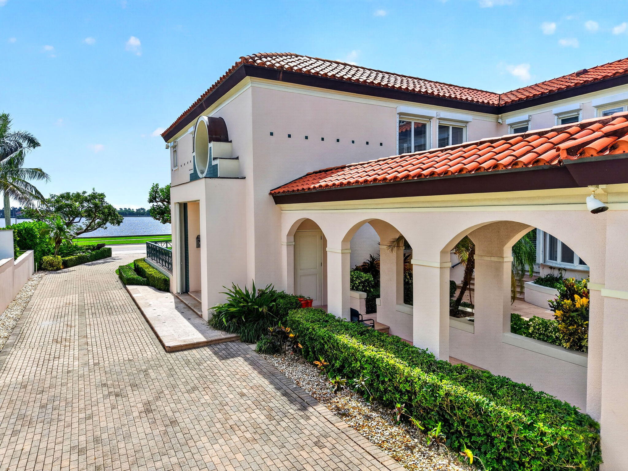 5011 S FLAGLER Drive