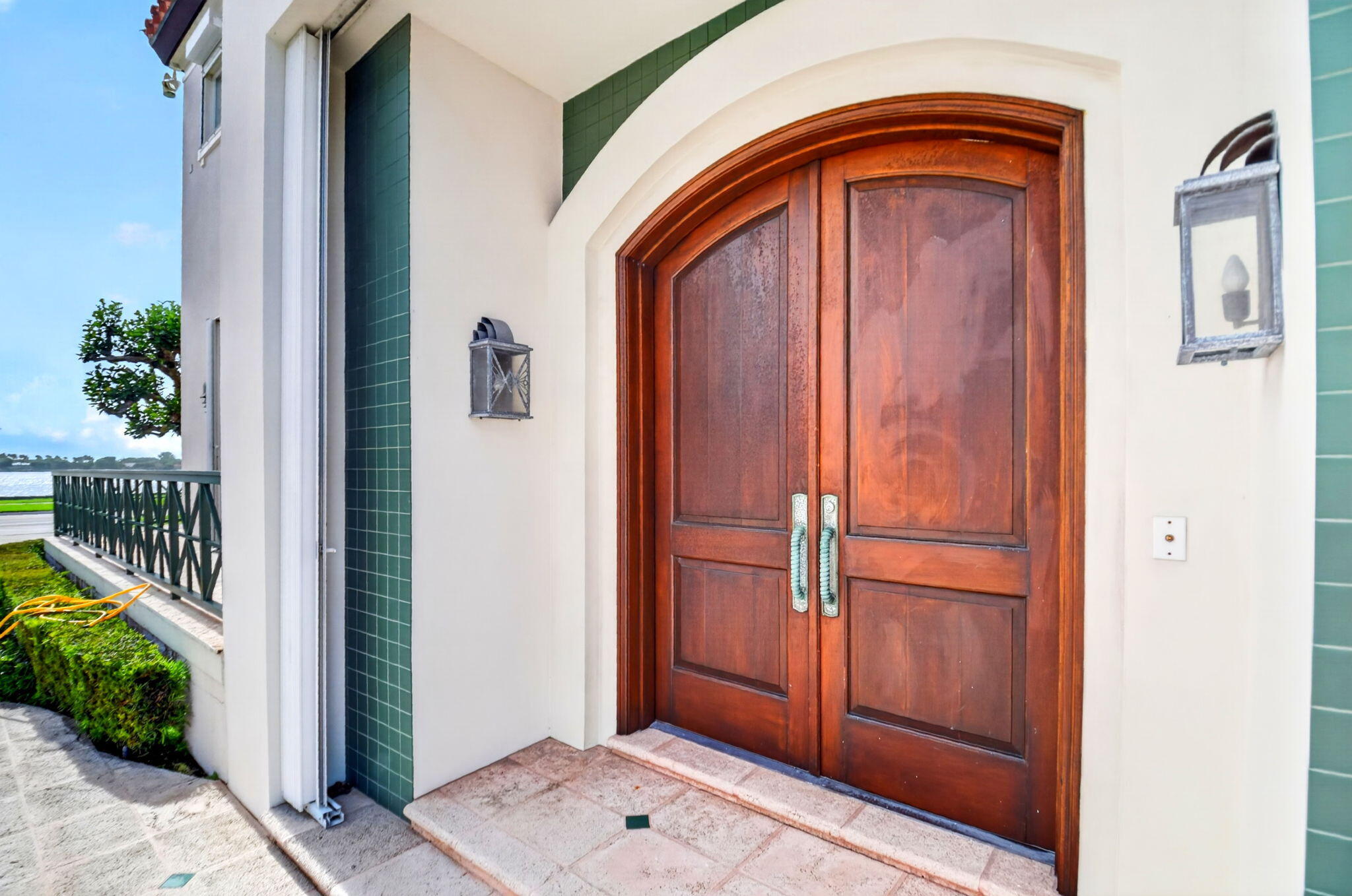 5011 S FLAGLER Drive