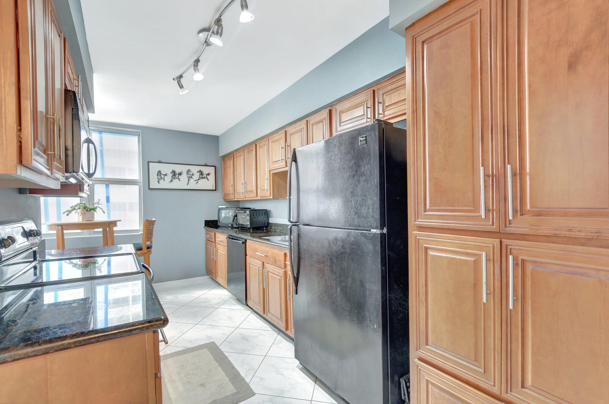 1180 S OCEAN Boulevard 0025