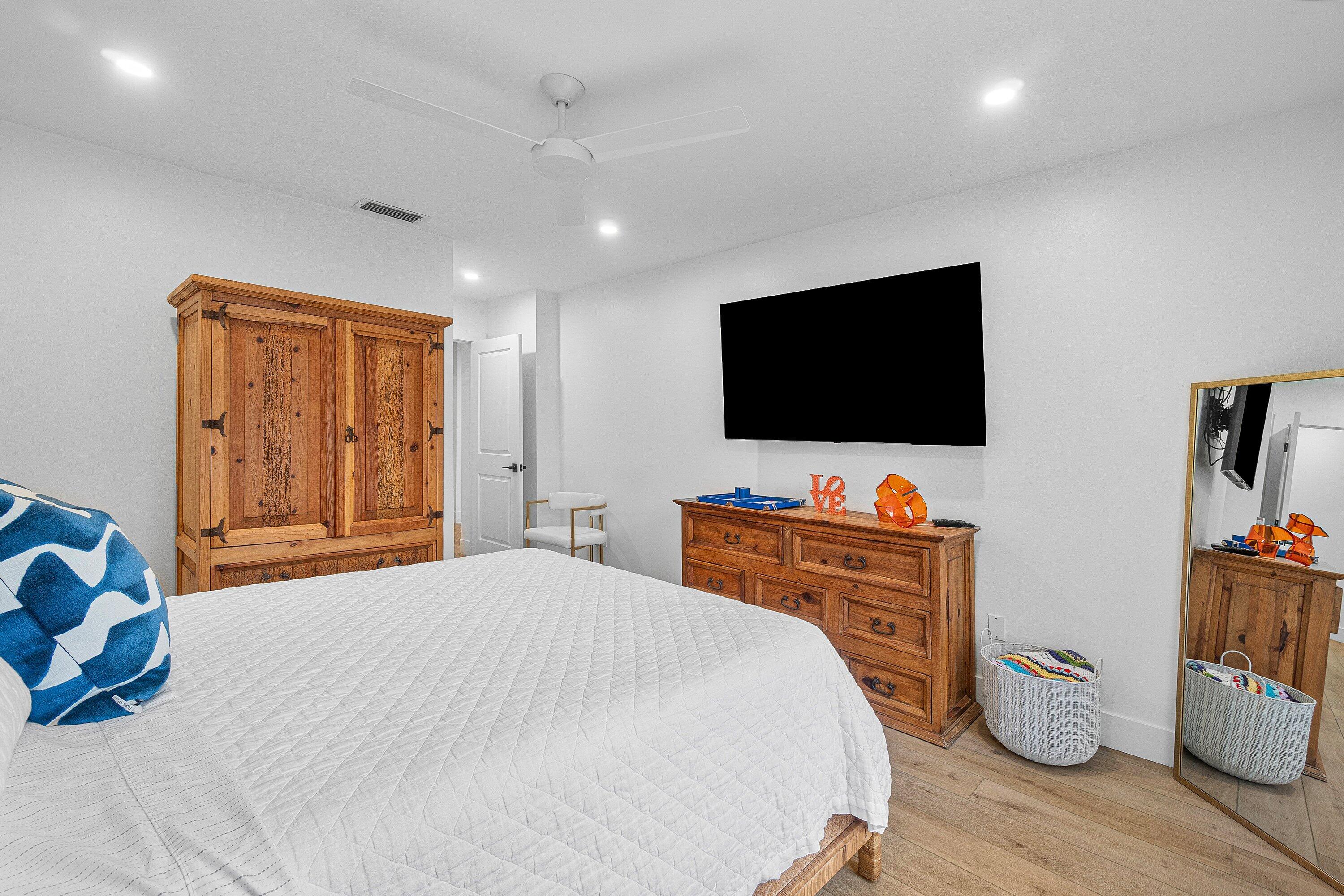7164 VIA PALOMAR