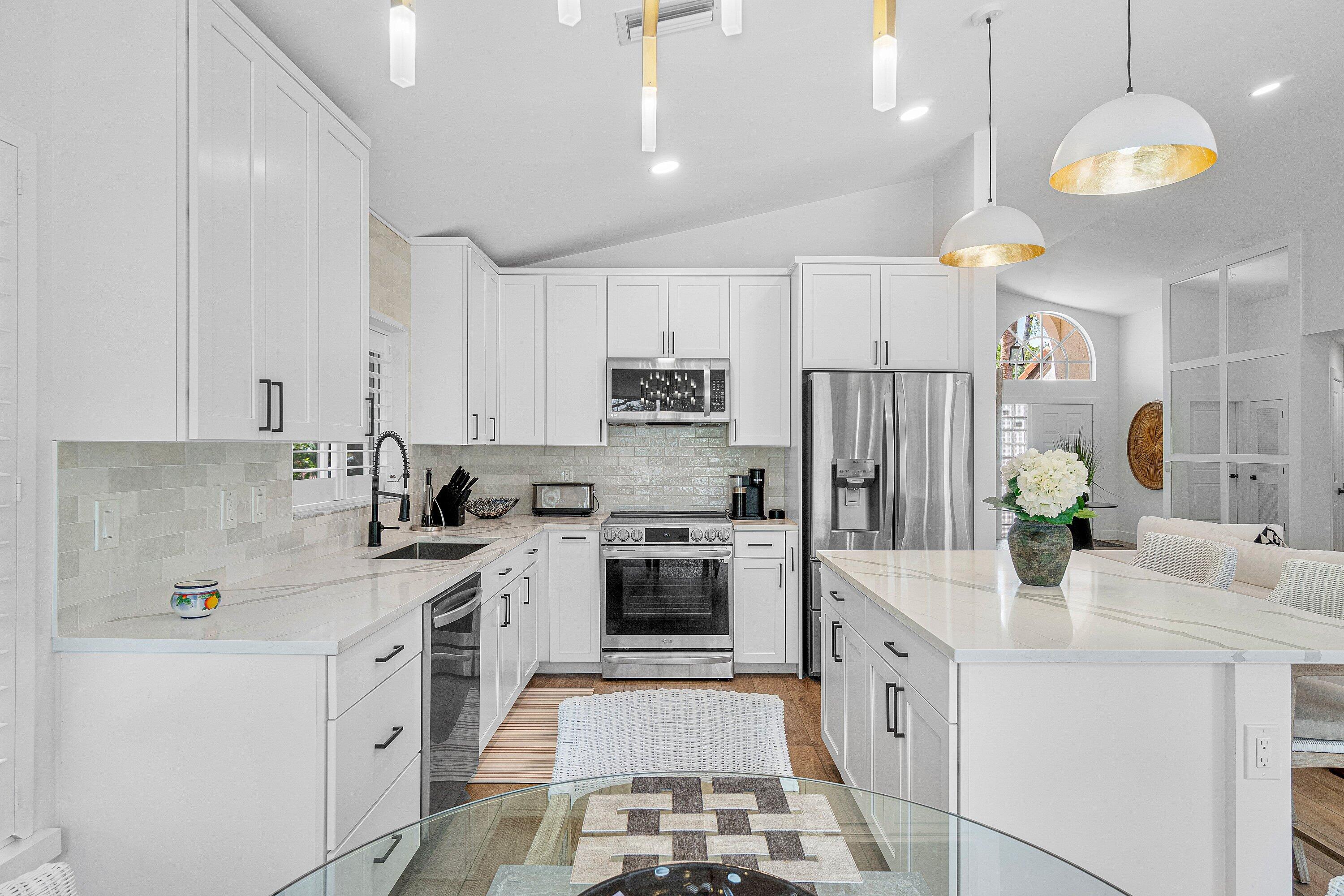 7164 VIA PALOMAR