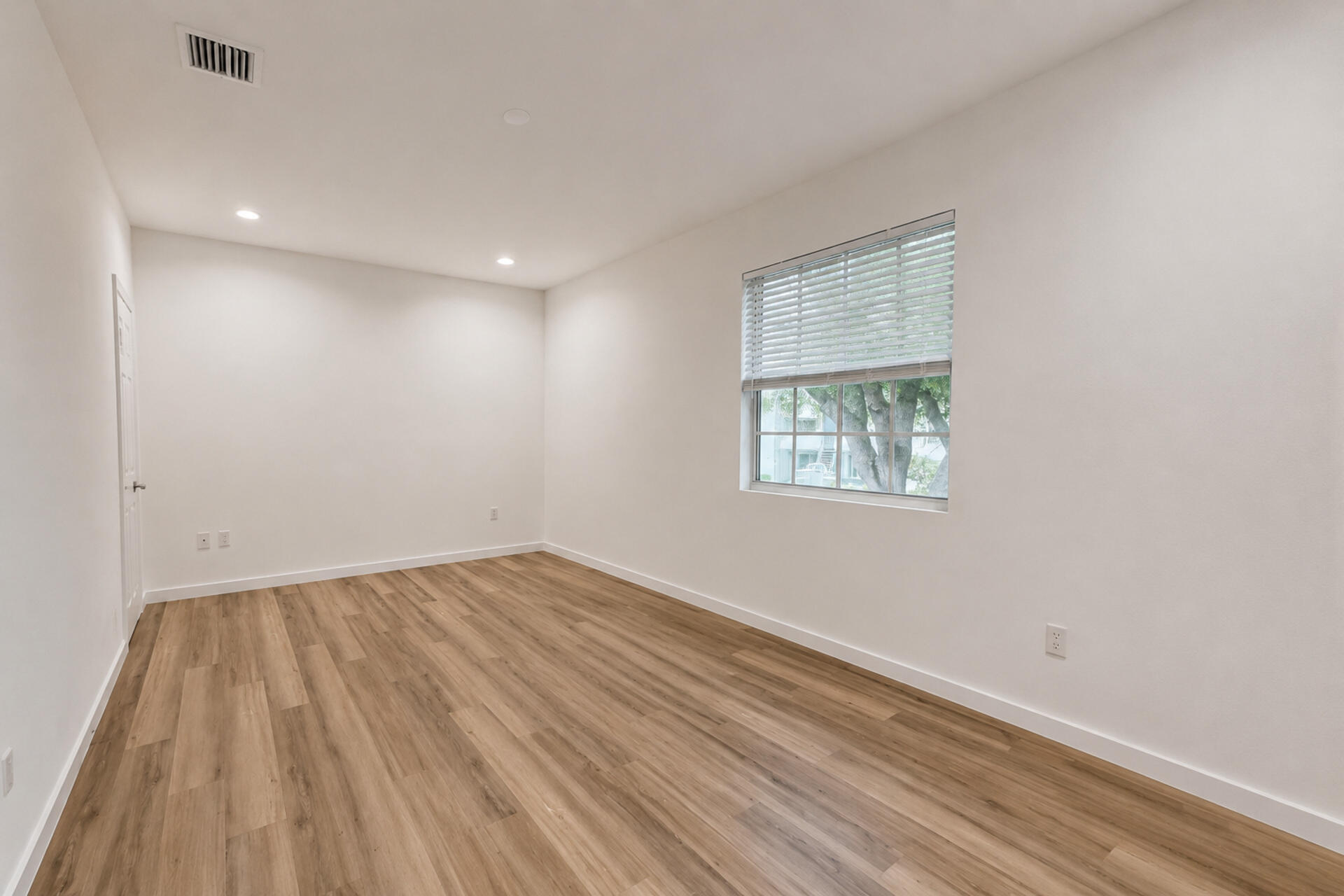 1030 CRYSTAL Way 103