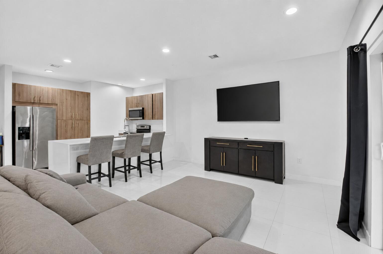 1030 CRYSTAL Way 103