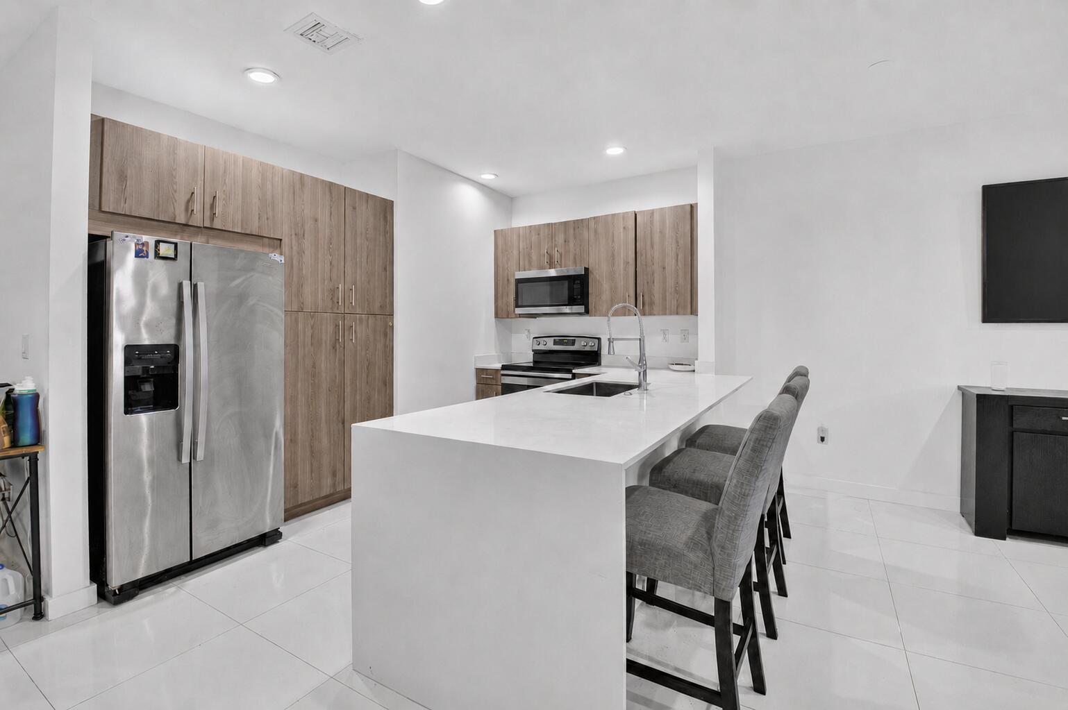 1030 CRYSTAL Way 103