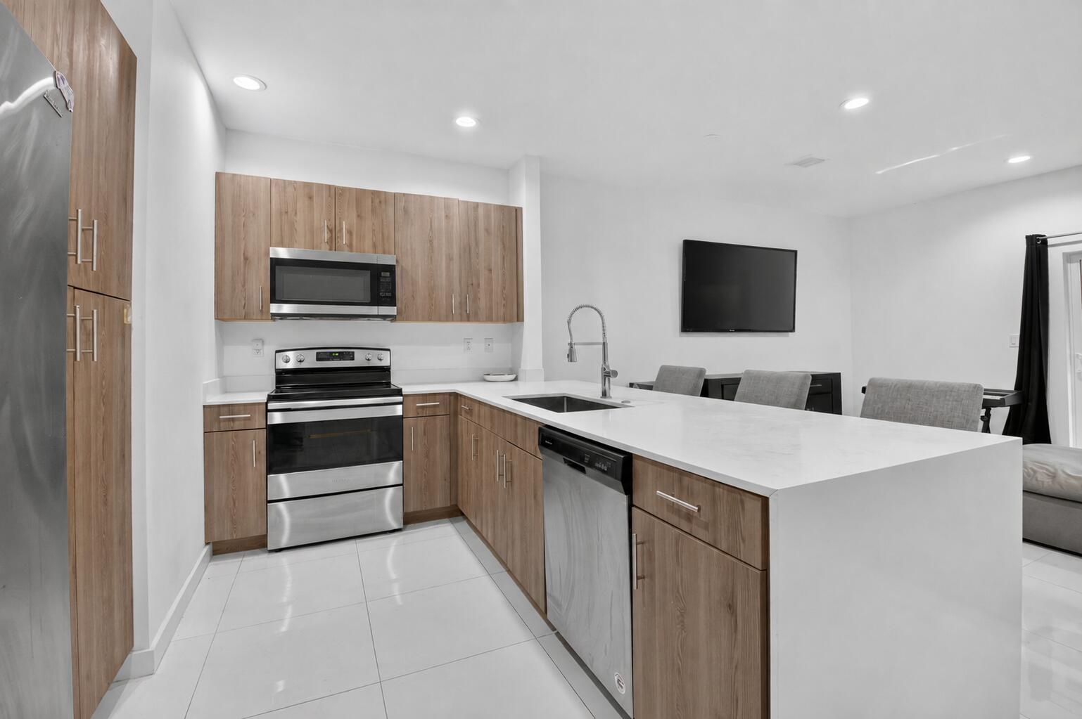 1030 CRYSTAL Way 103