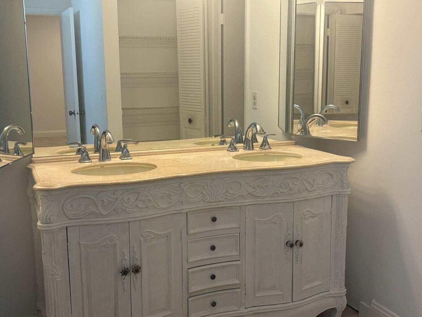 9264 Vista Del Lago H