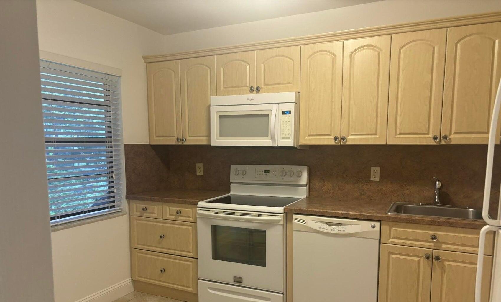 9264 Vista Del Lago H