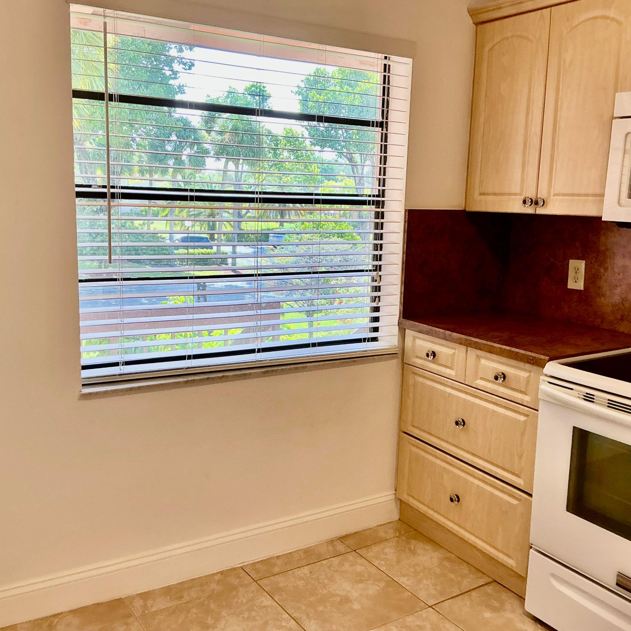 9264 Vista Del Lago H
