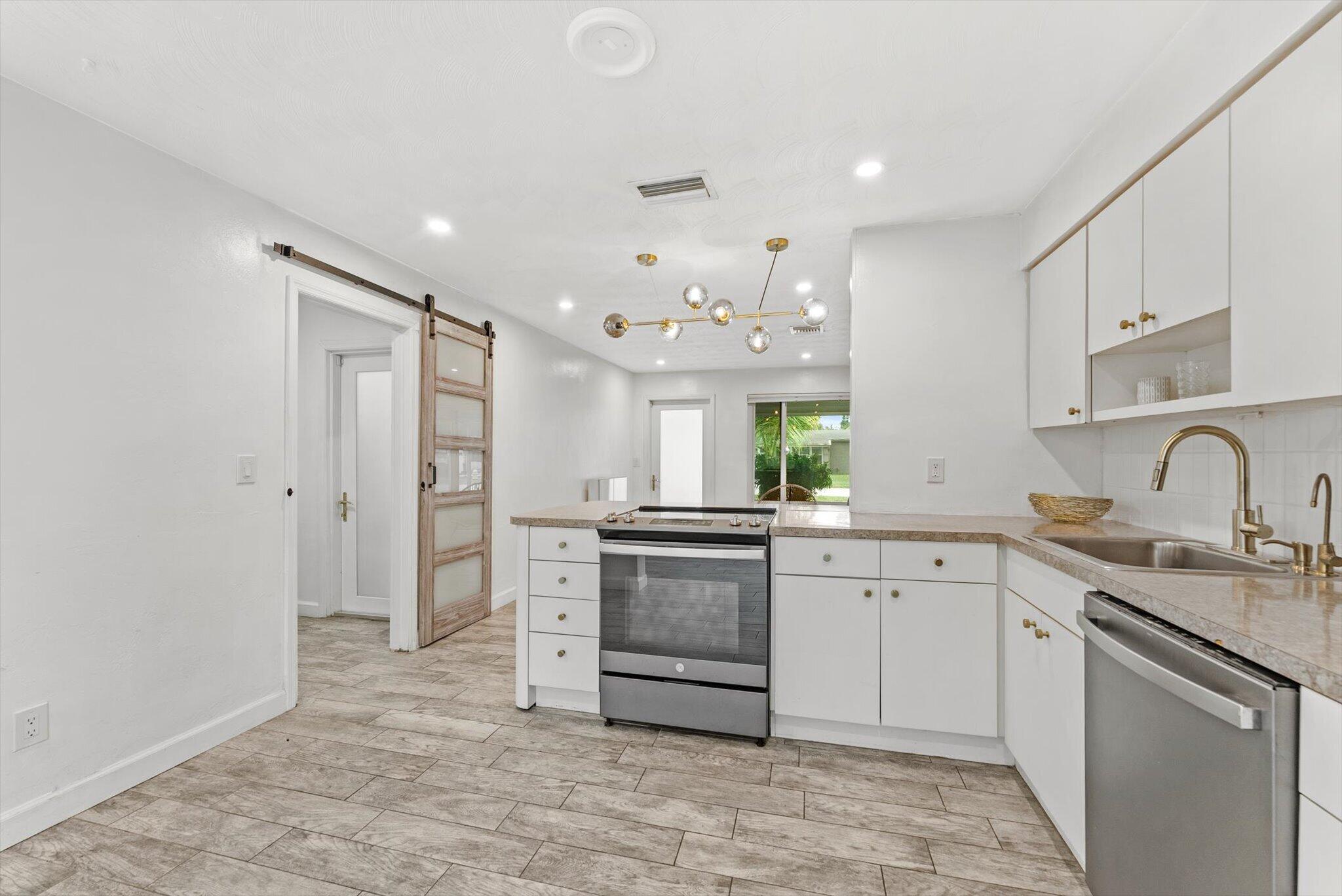 4641 SW 25TH Terrace