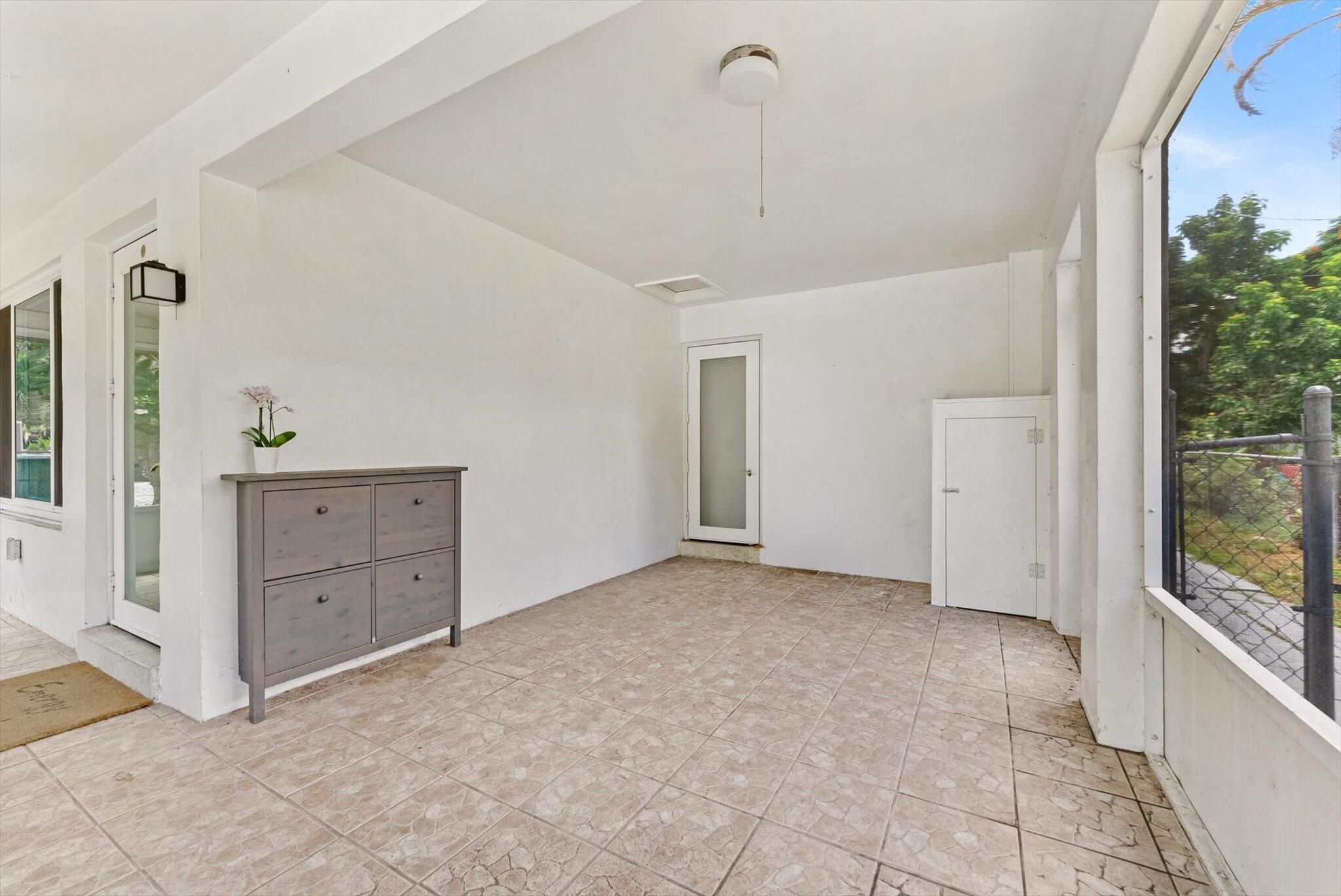 4641 SW 25TH Terrace