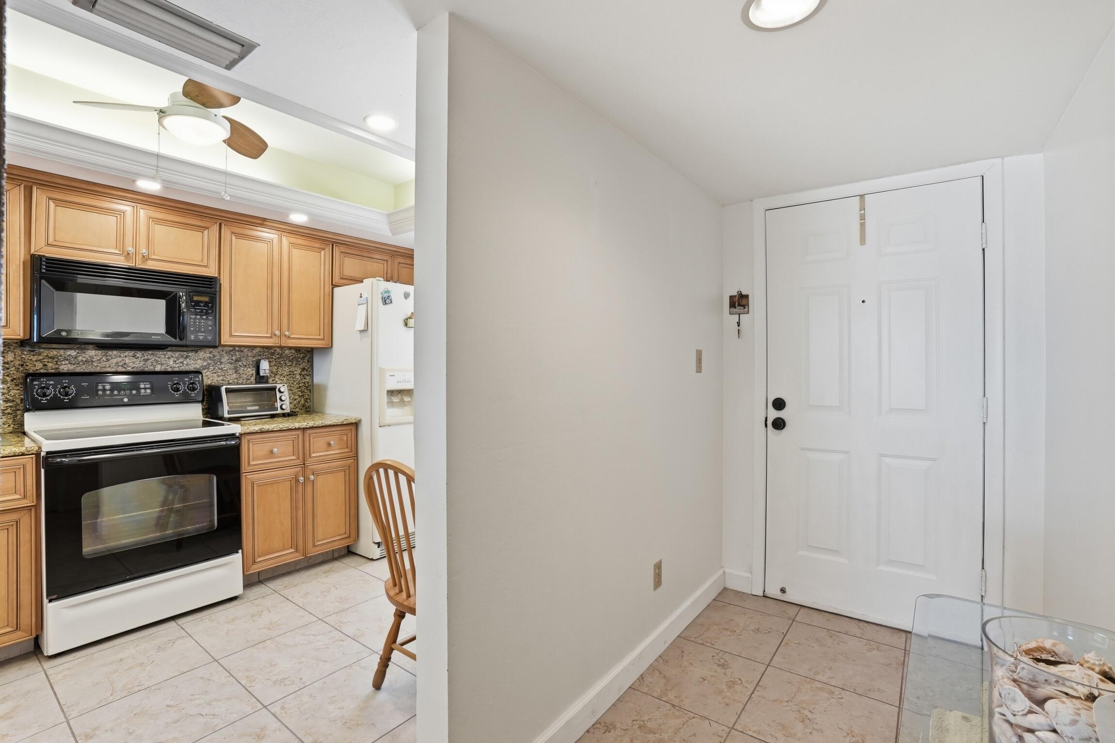 8402 Estero Boulevard Apt 405