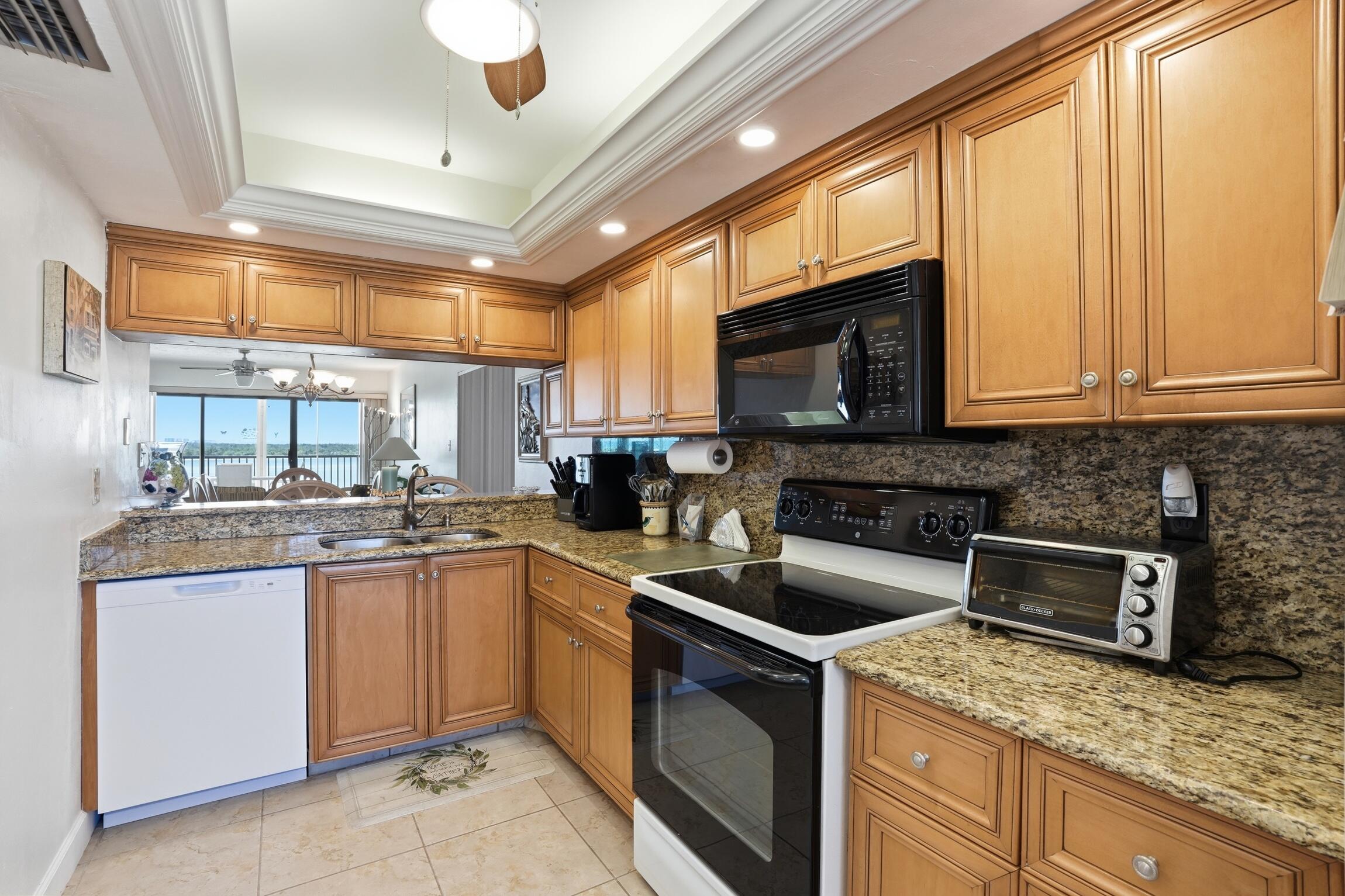 8402 Estero Boulevard Apt 405