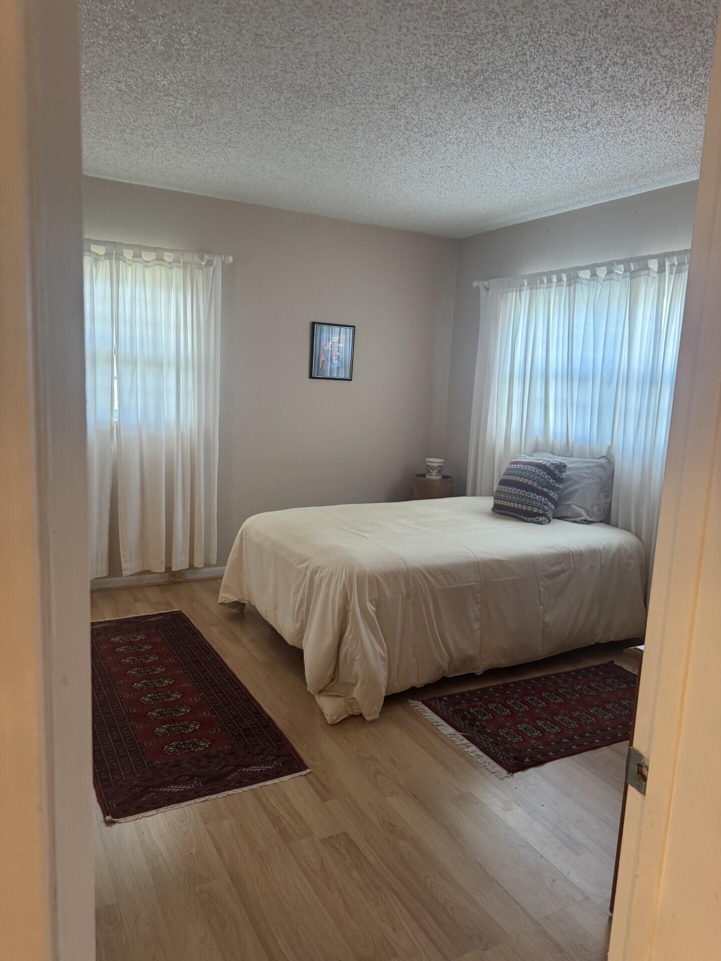11 SW 4TH Avenue 1