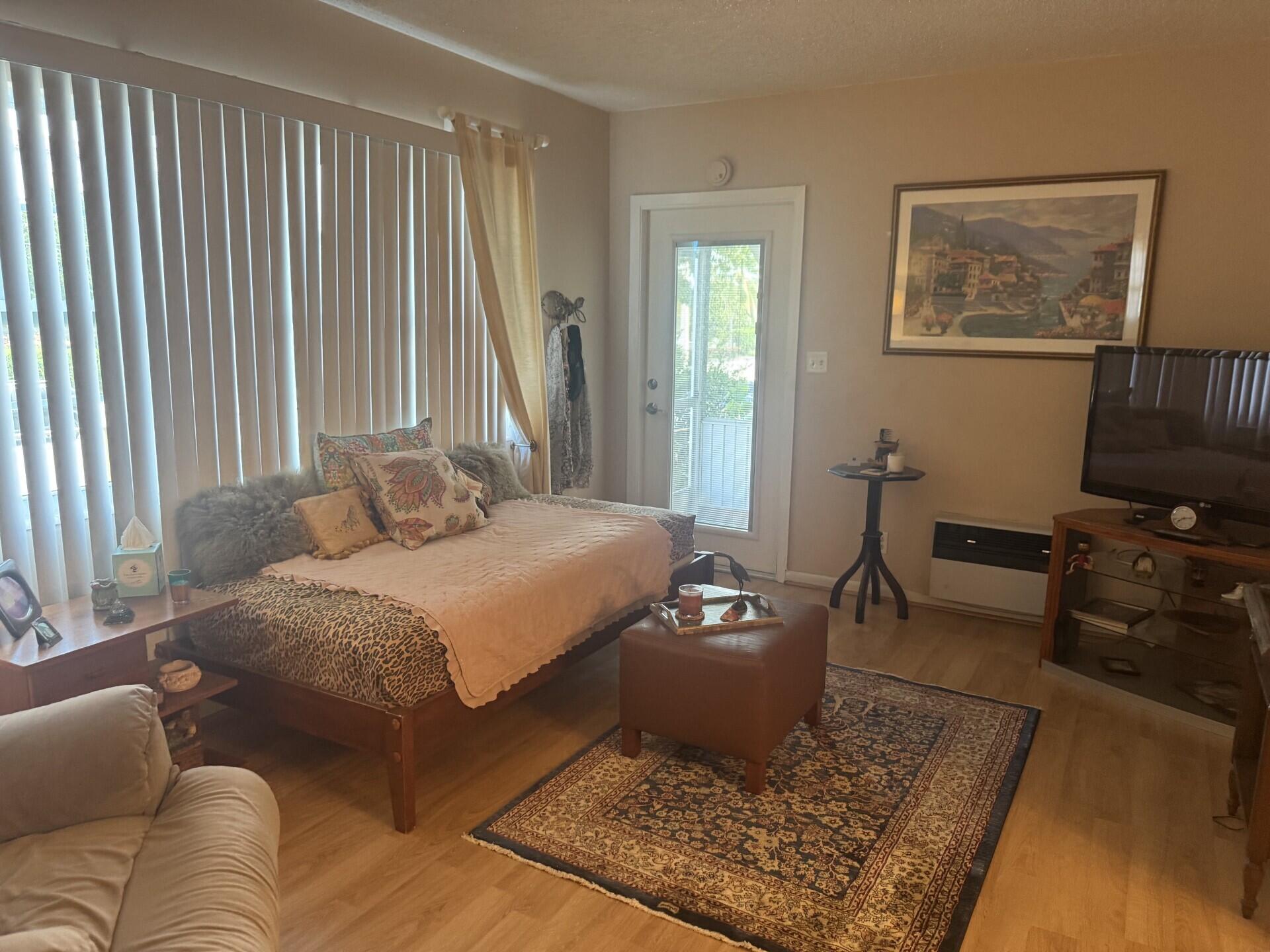 11 SW 4TH Avenue 1