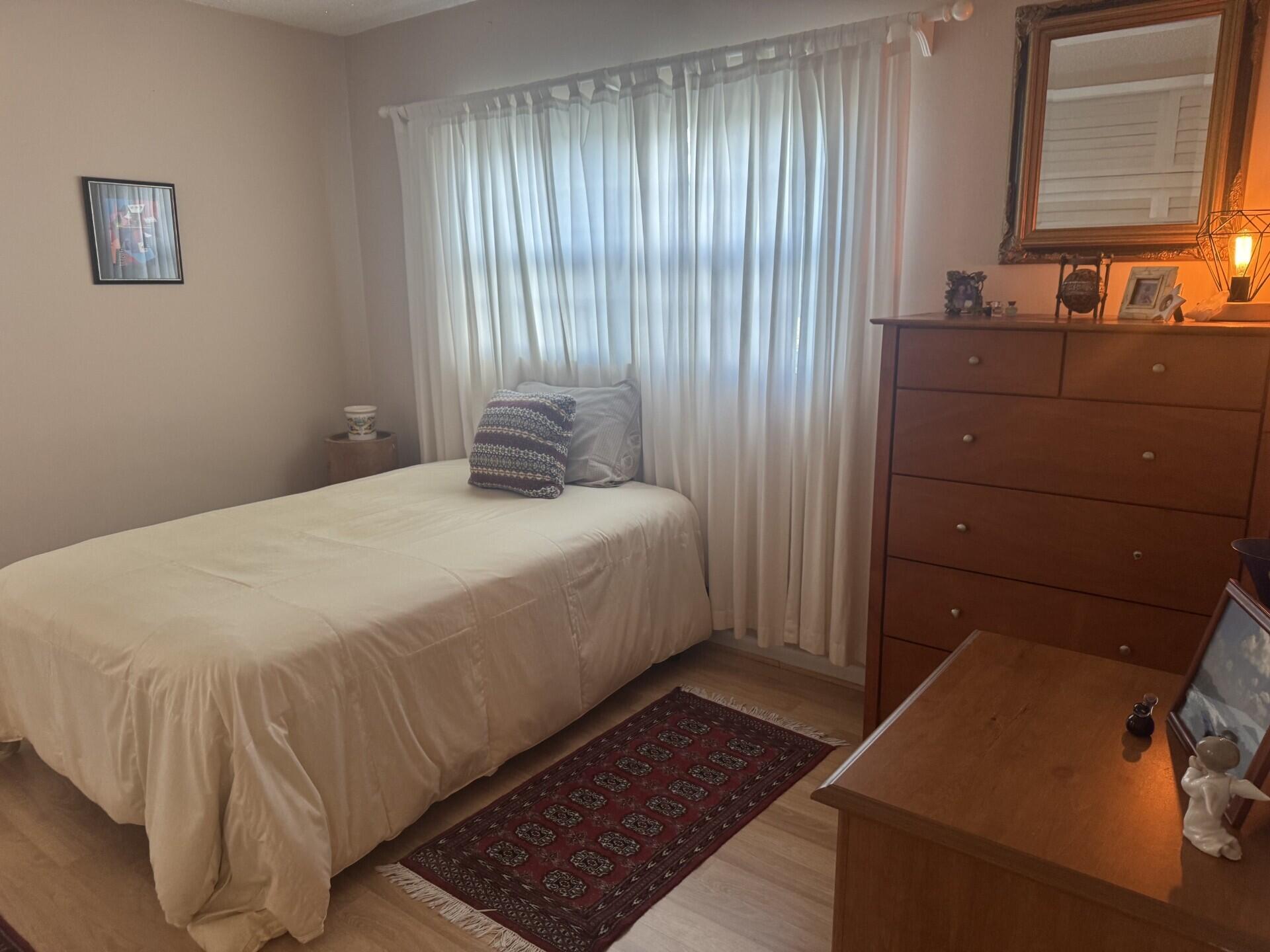 11 SW 4TH Avenue 1