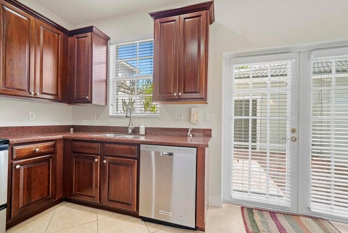 948 NW 18th Avenue