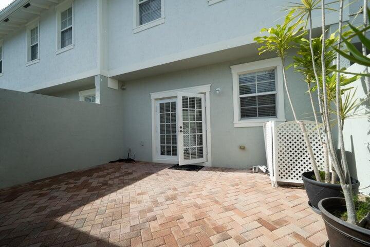 948 NW 18th Avenue