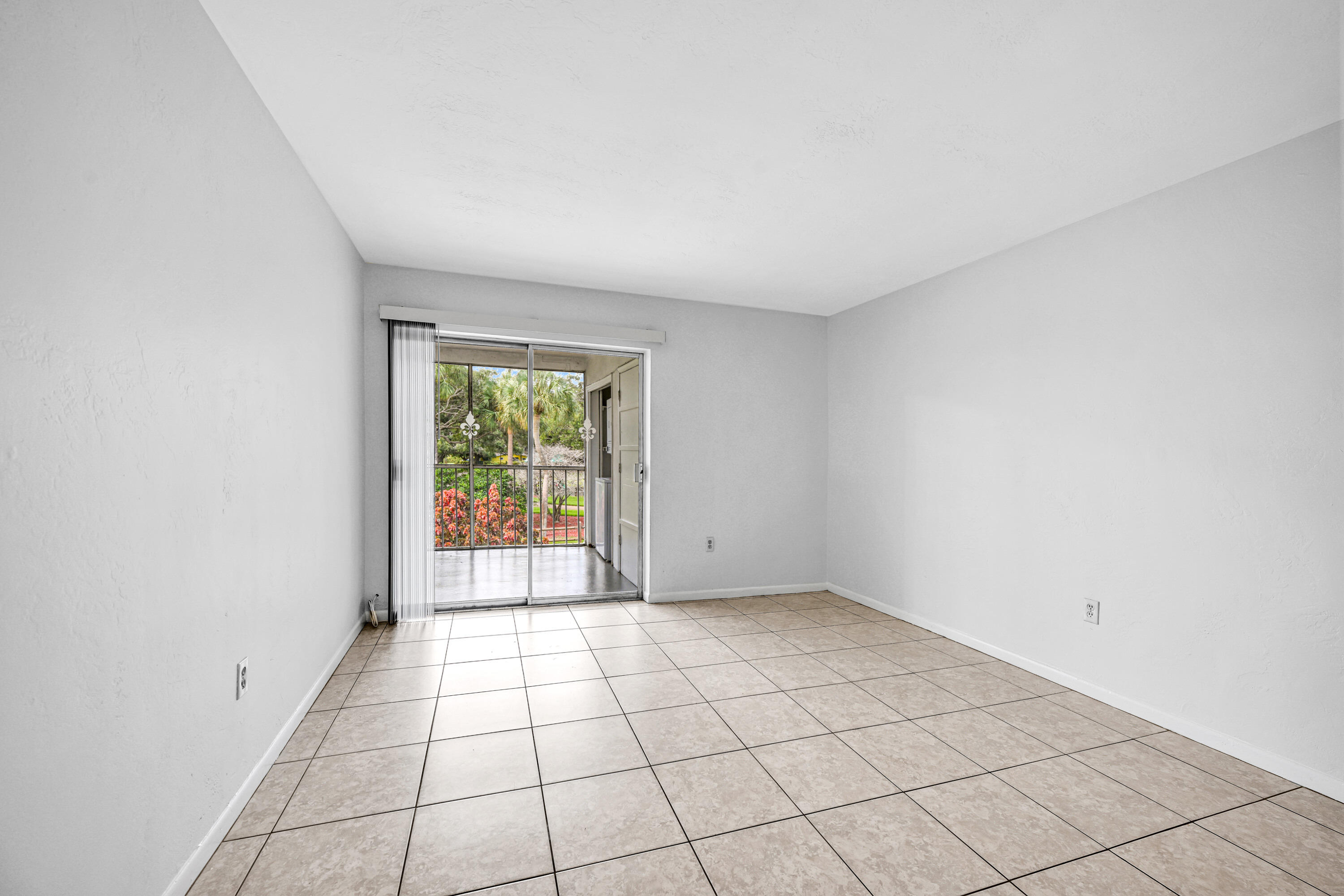 199 SW 15th Street 3