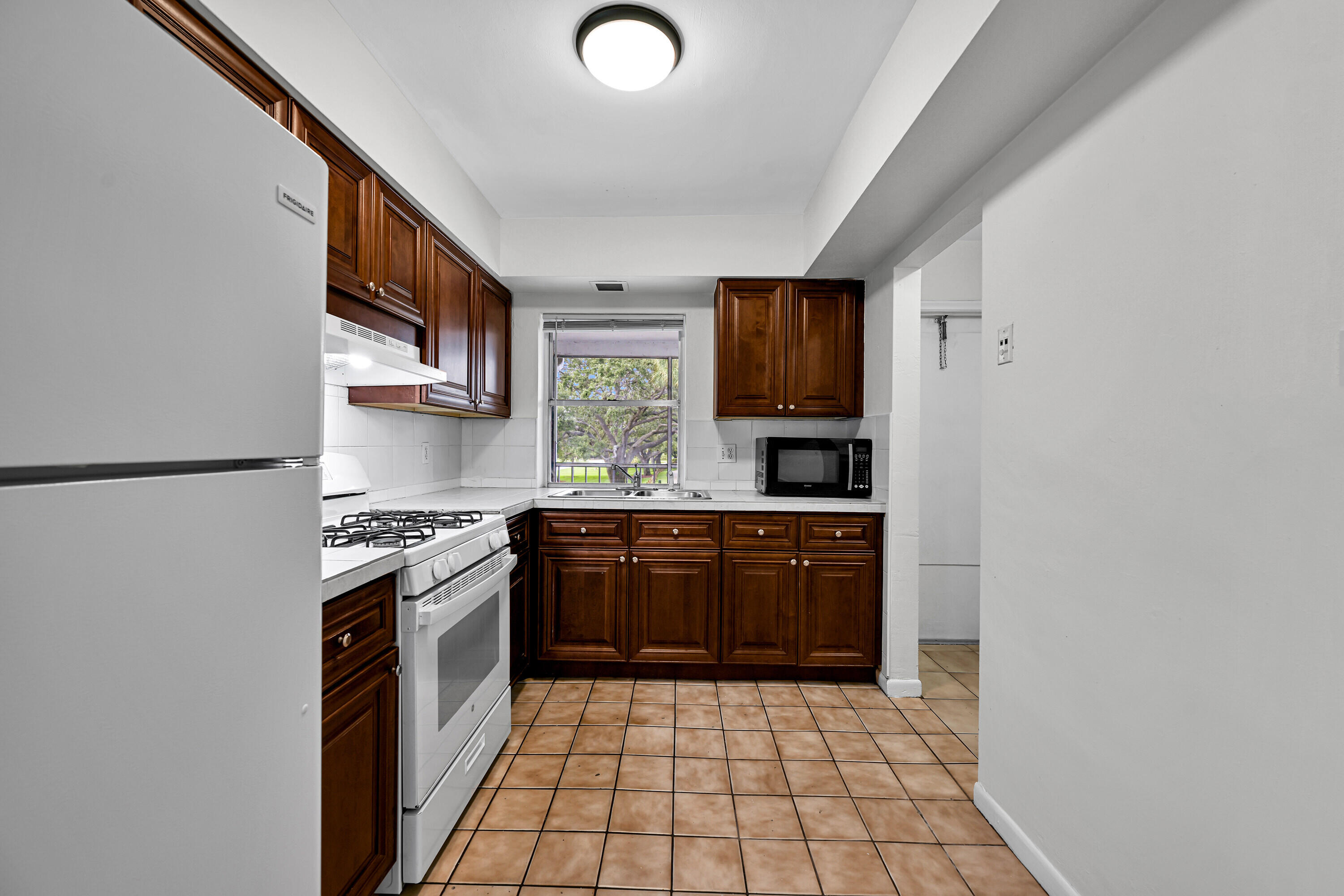 199 SW 15th Street 3