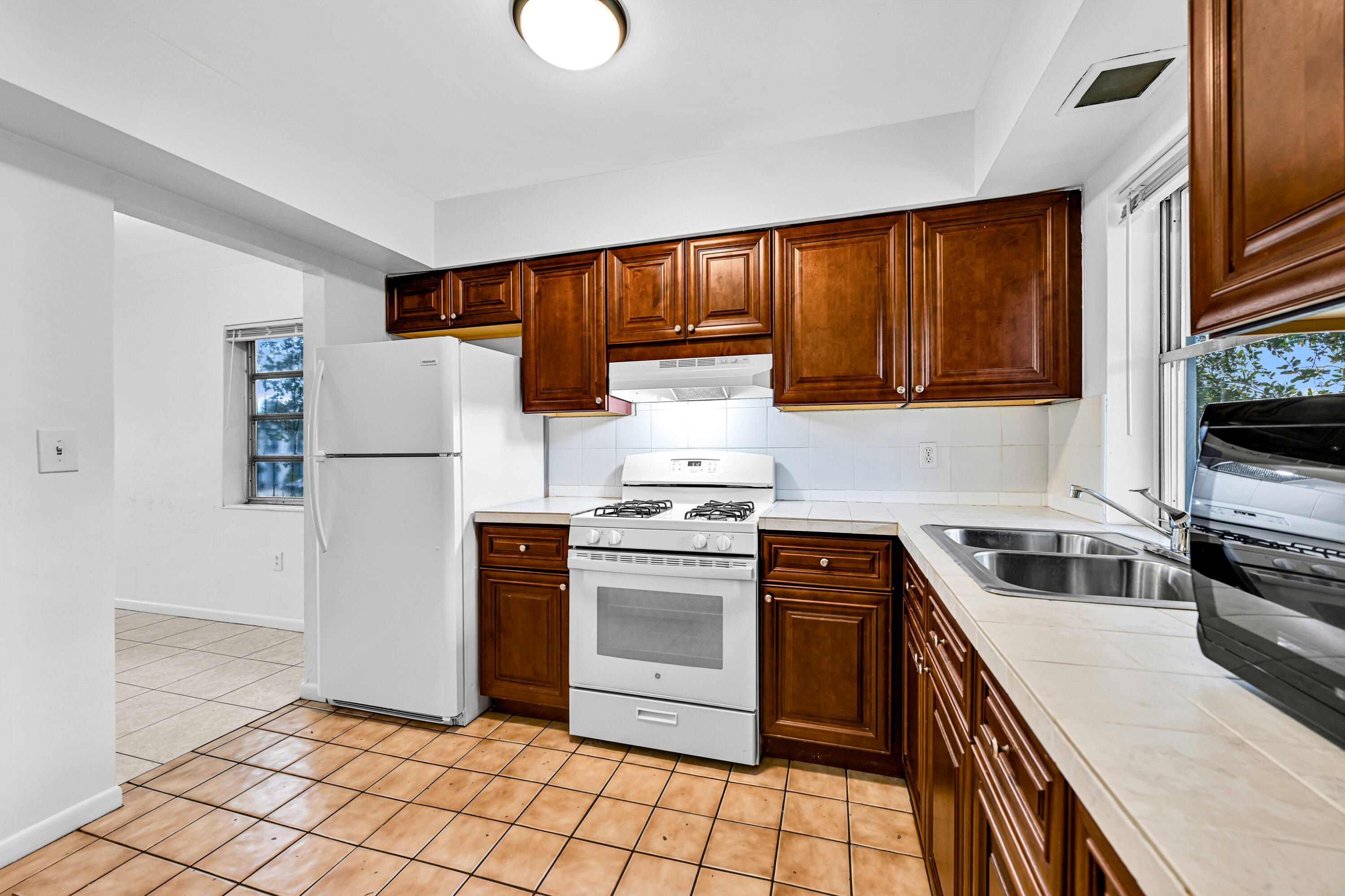 199 SW 15th Street 3
