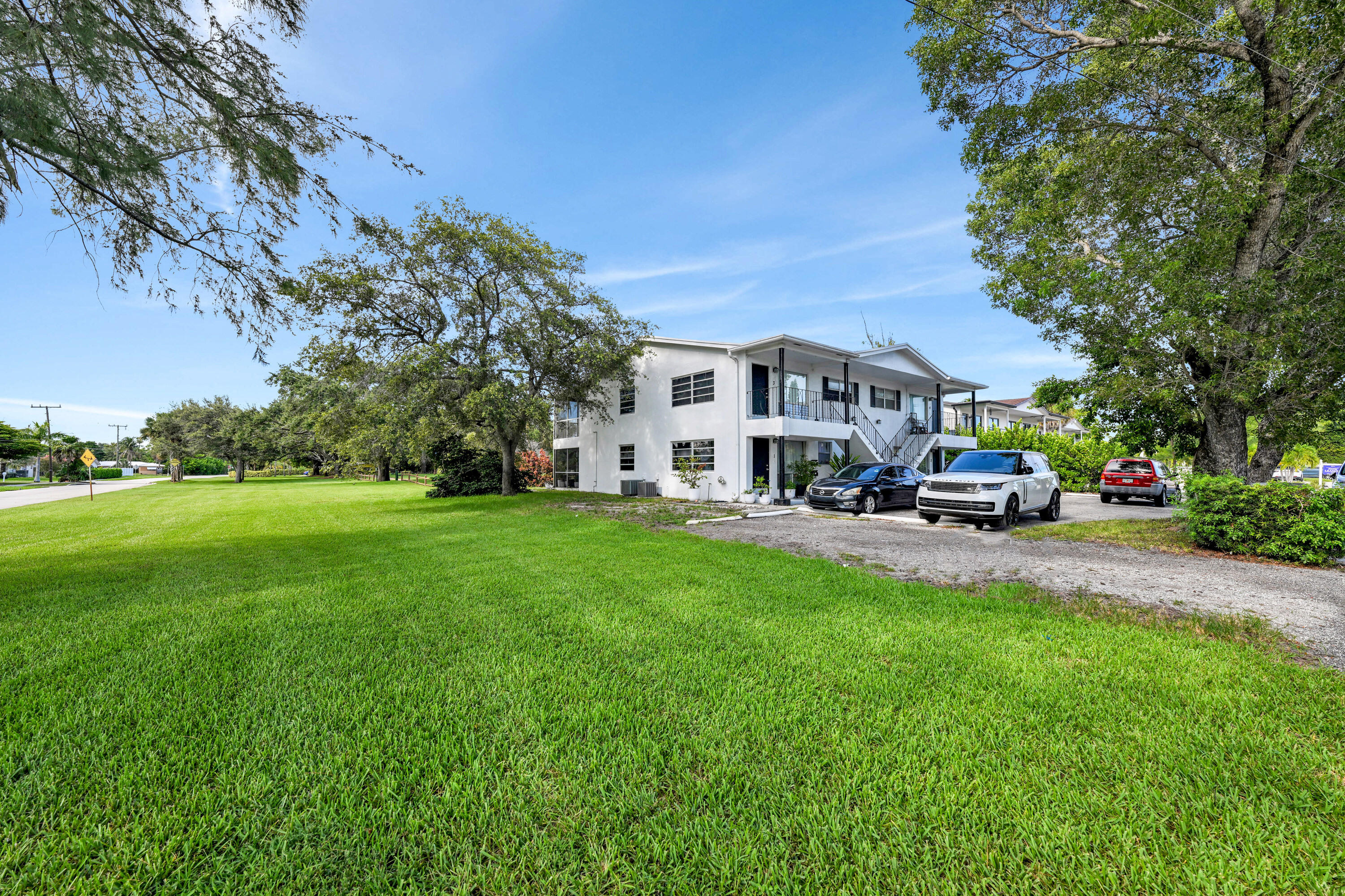 199 SW 15th Street 3