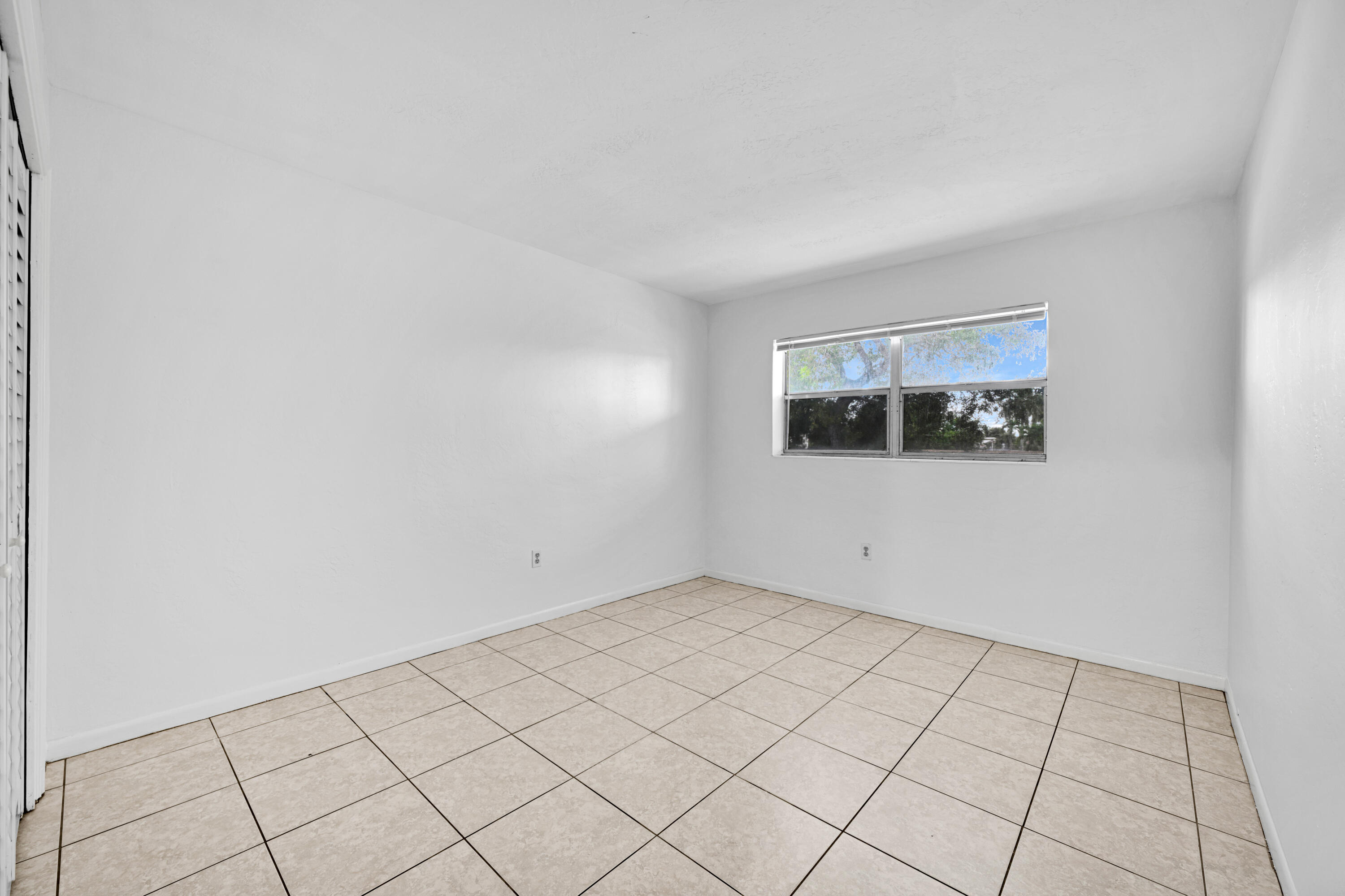 199 SW 15th Street 3