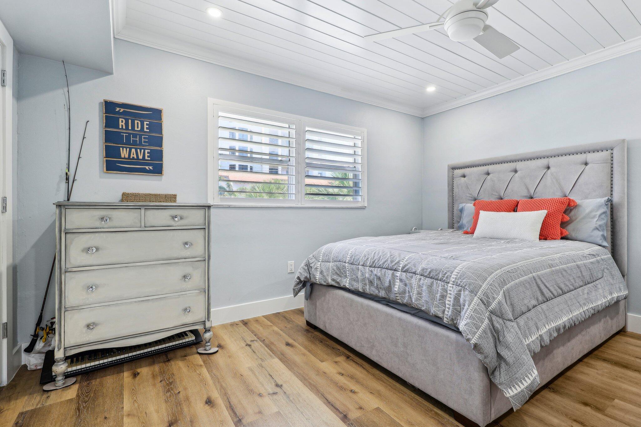 200 E Royal Palm Road 3040