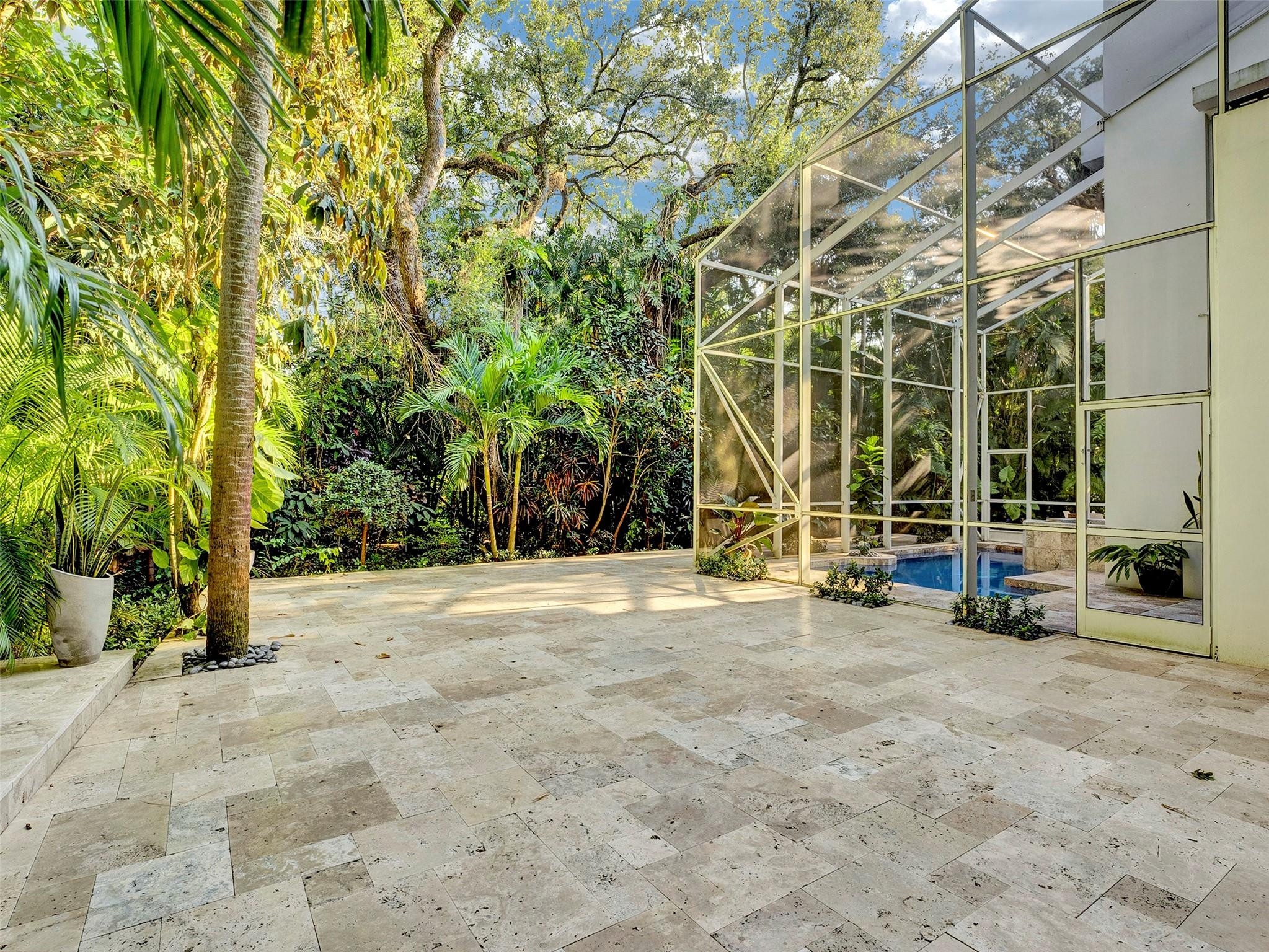 2300 Riverlane Ter