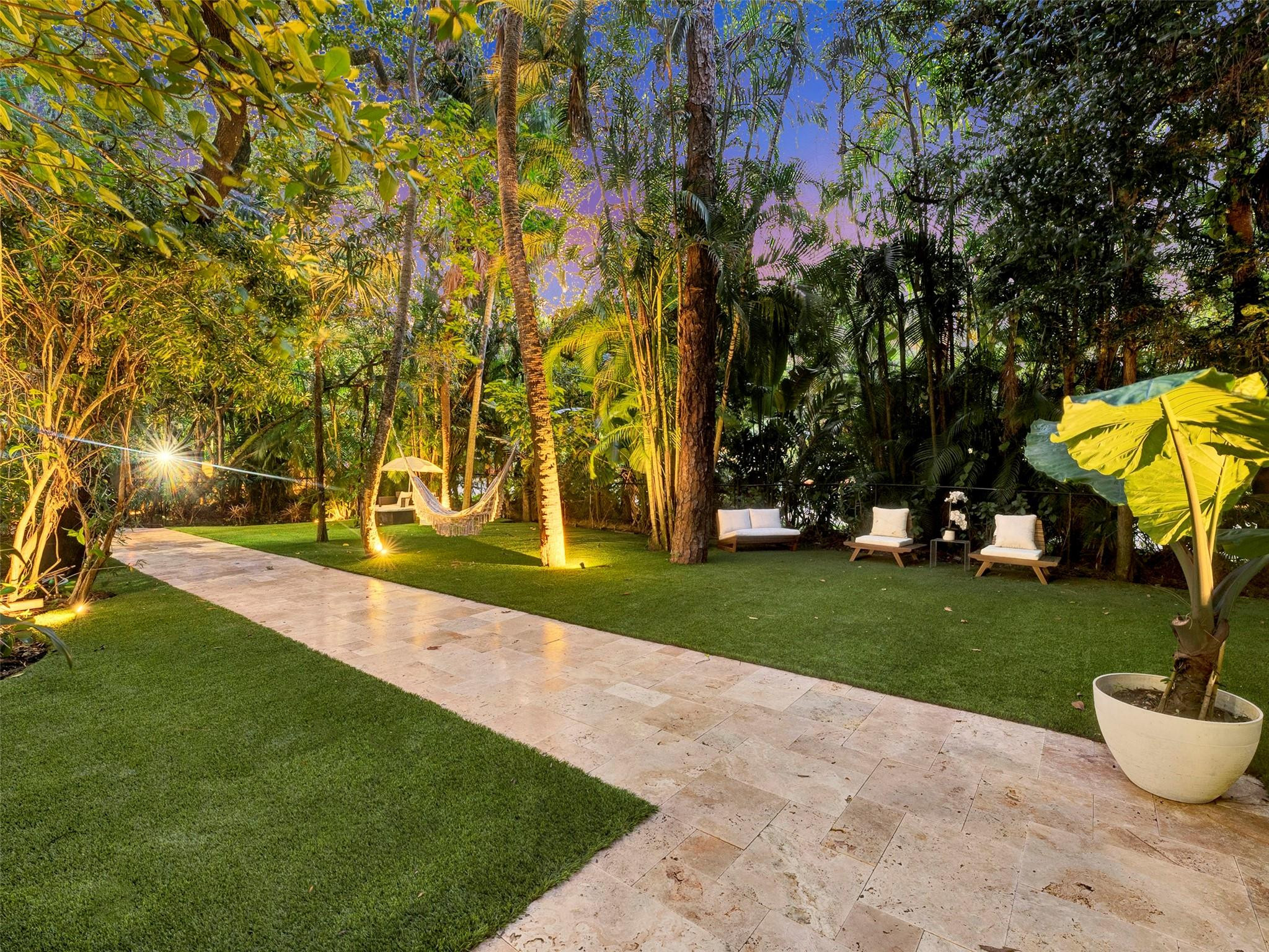 2300 Riverlane Ter