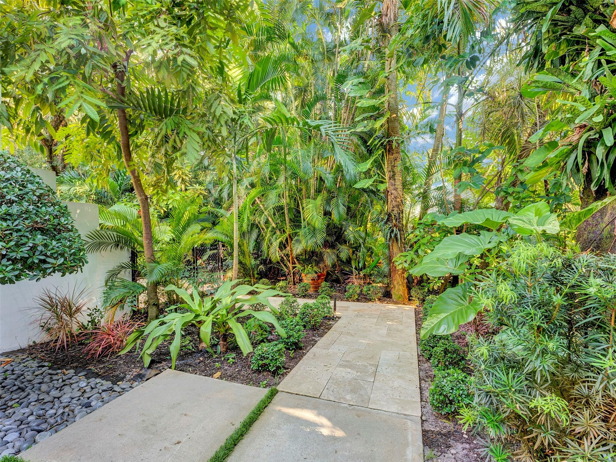 2300 Riverlane Ter