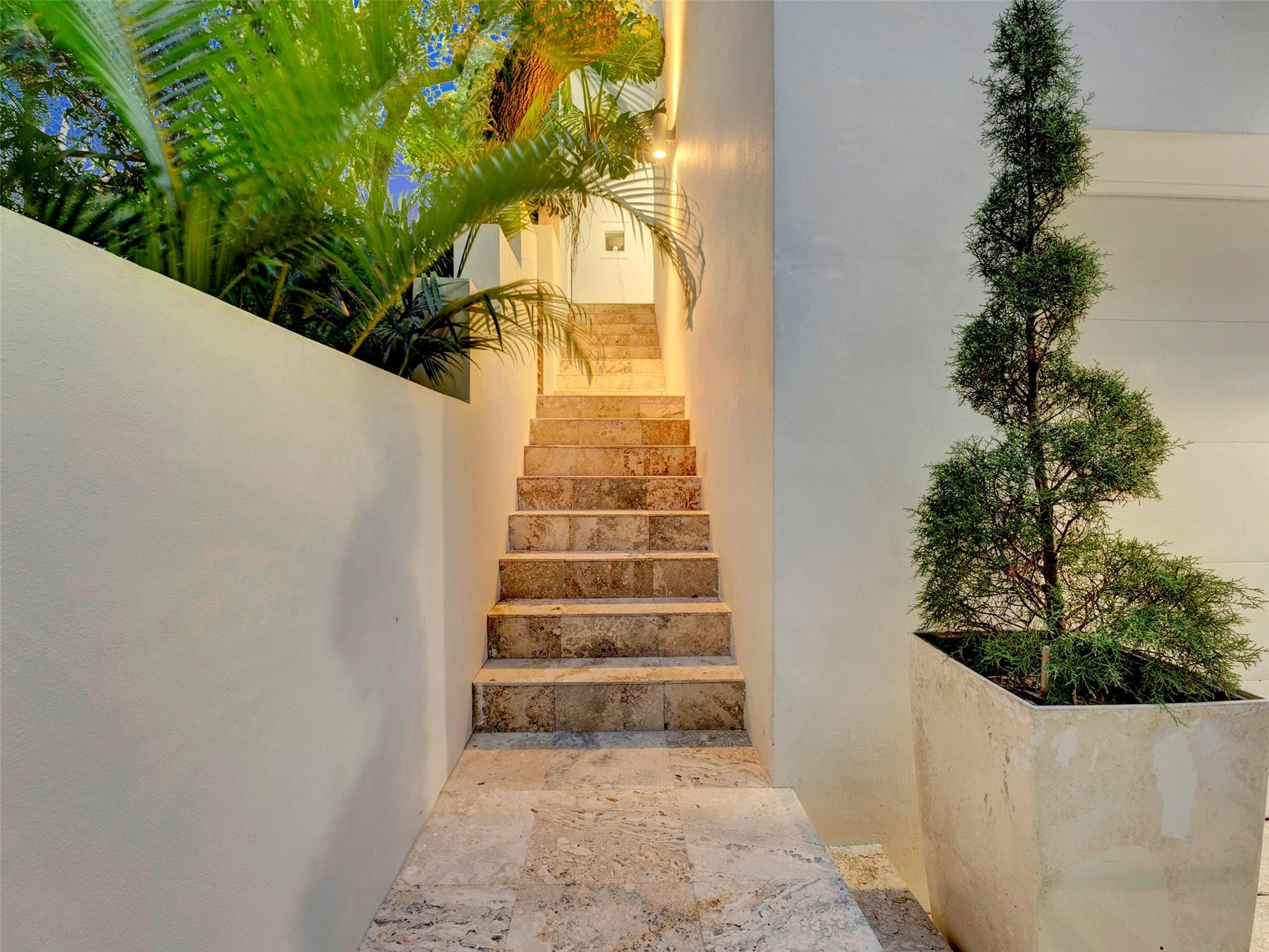 2300 Riverlane Ter