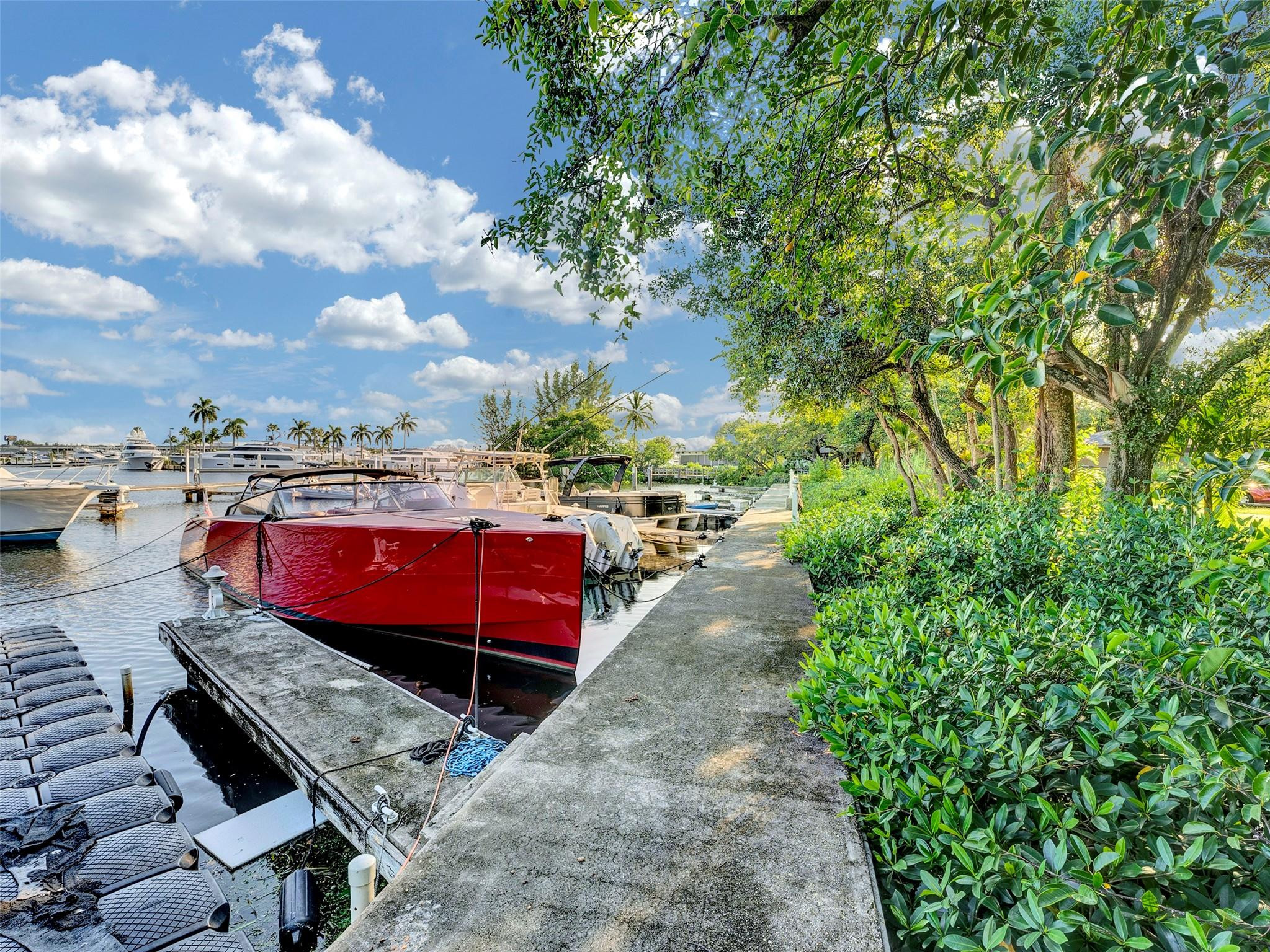 2300 Riverlane Ter