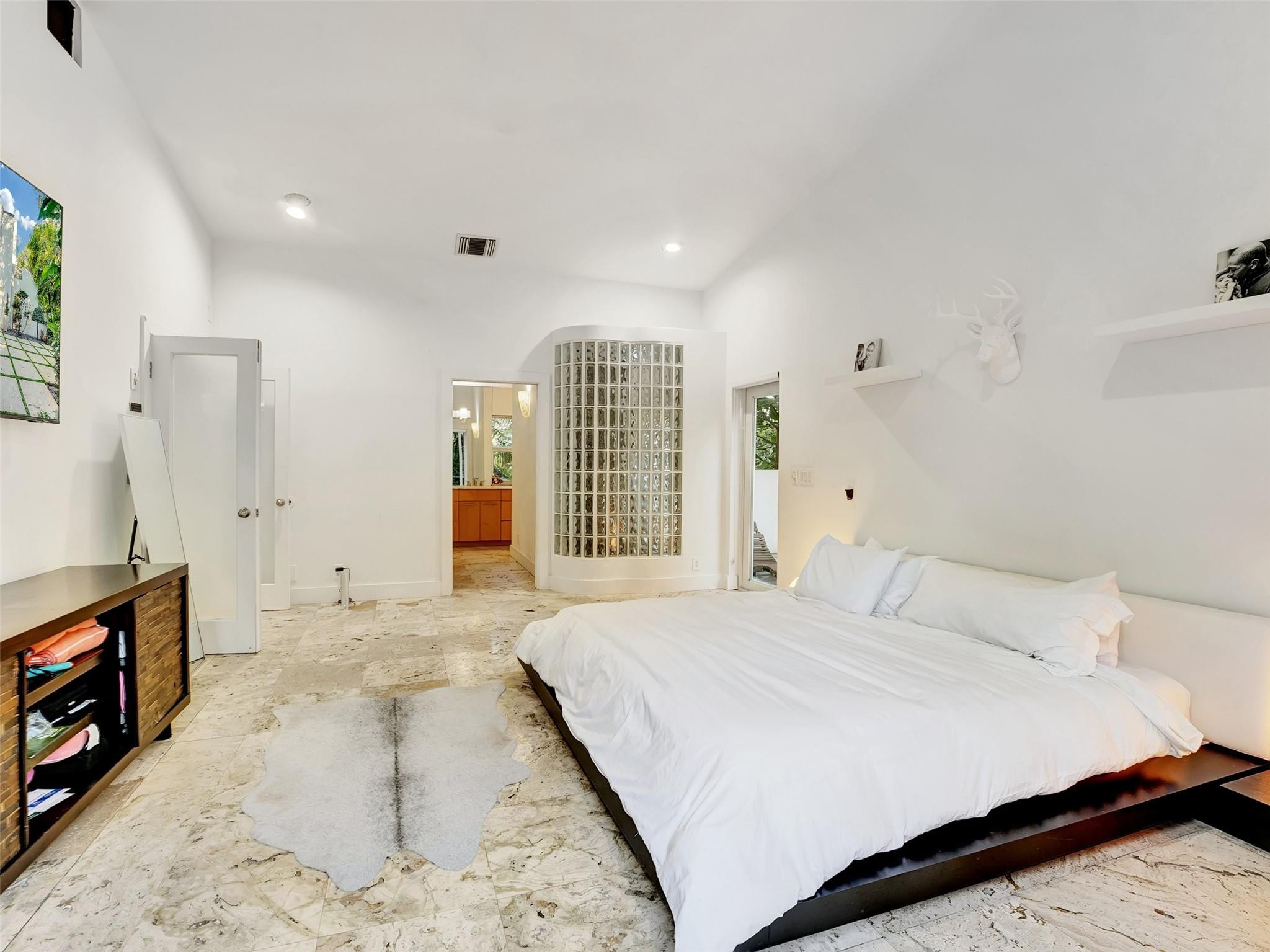2300 Riverlane Ter