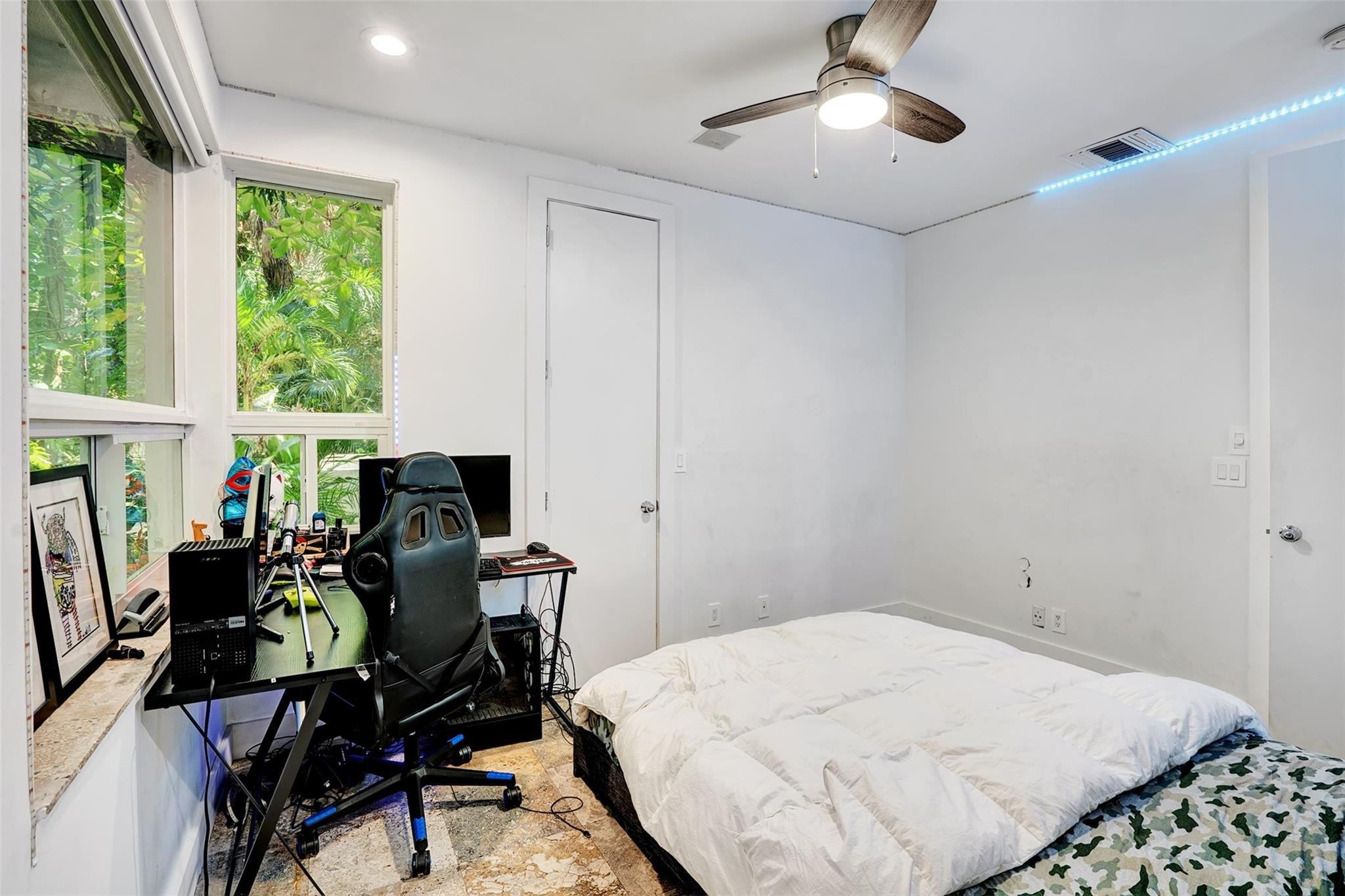 2300 Riverlane Ter