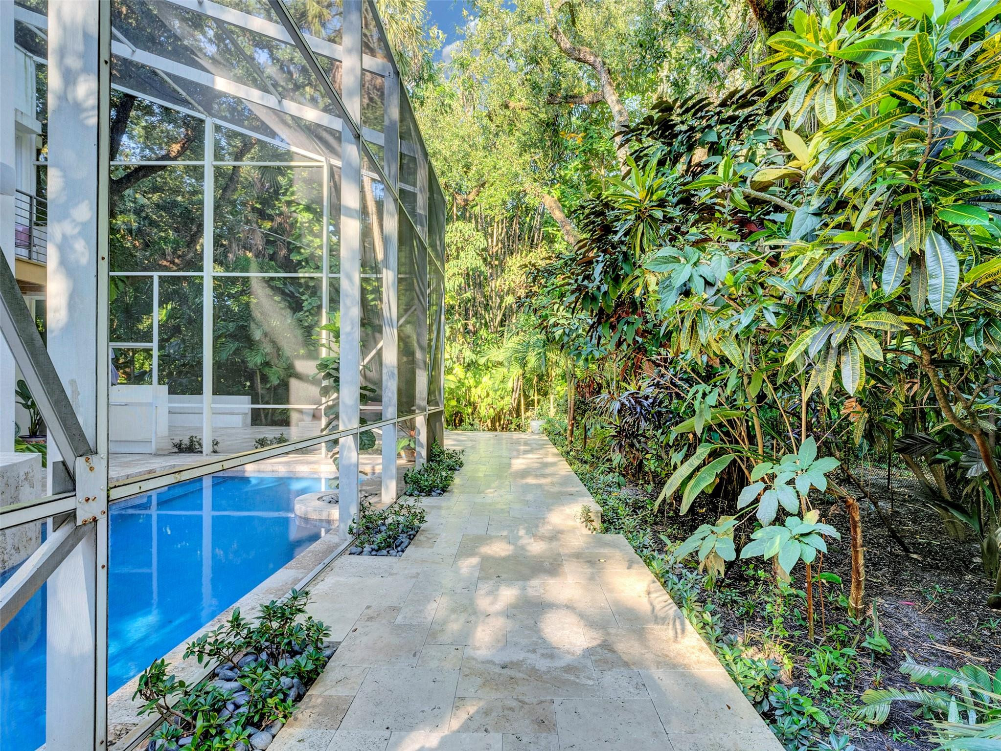 2300 Riverlane Ter