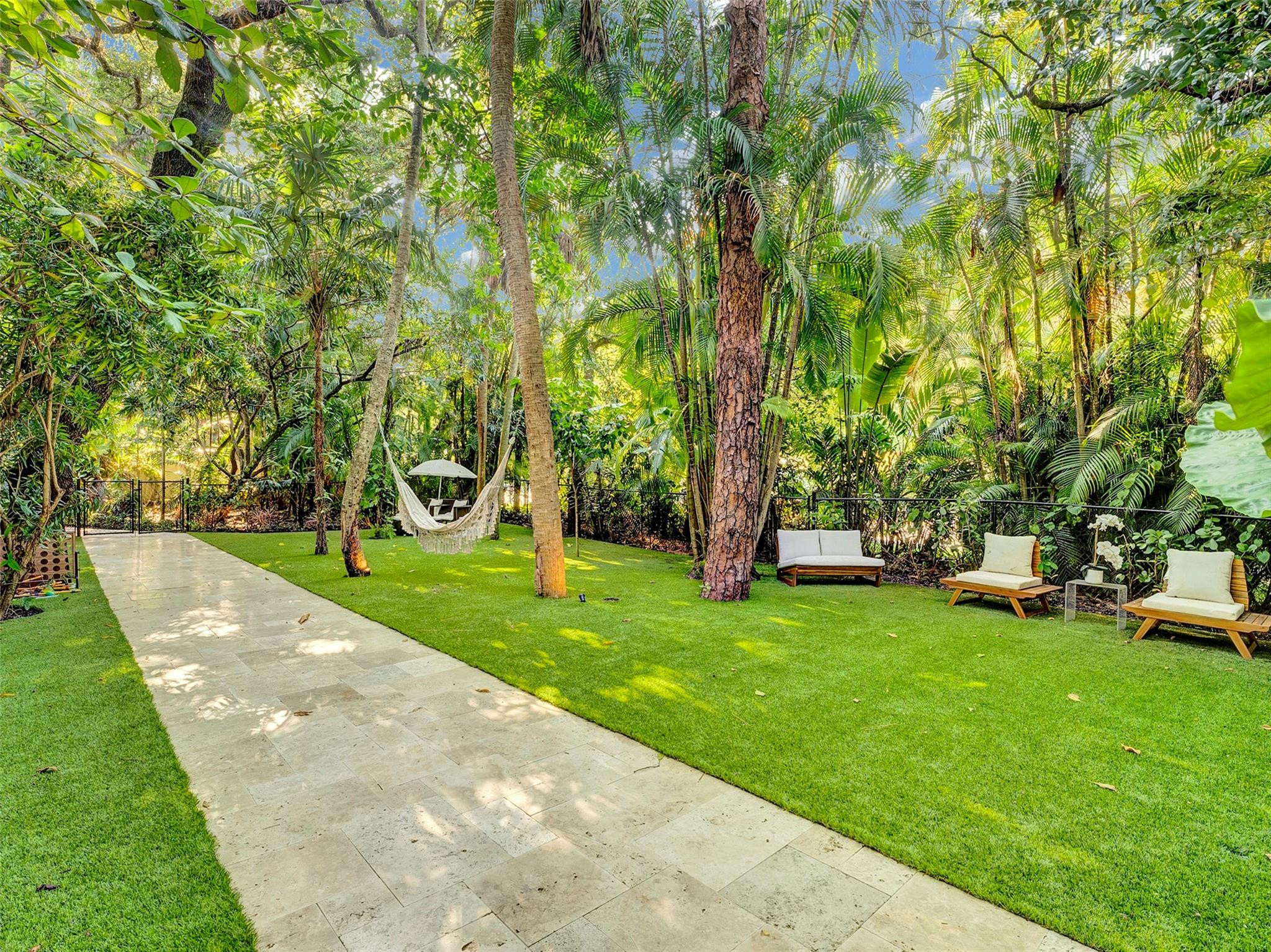 2300 Riverlane Ter