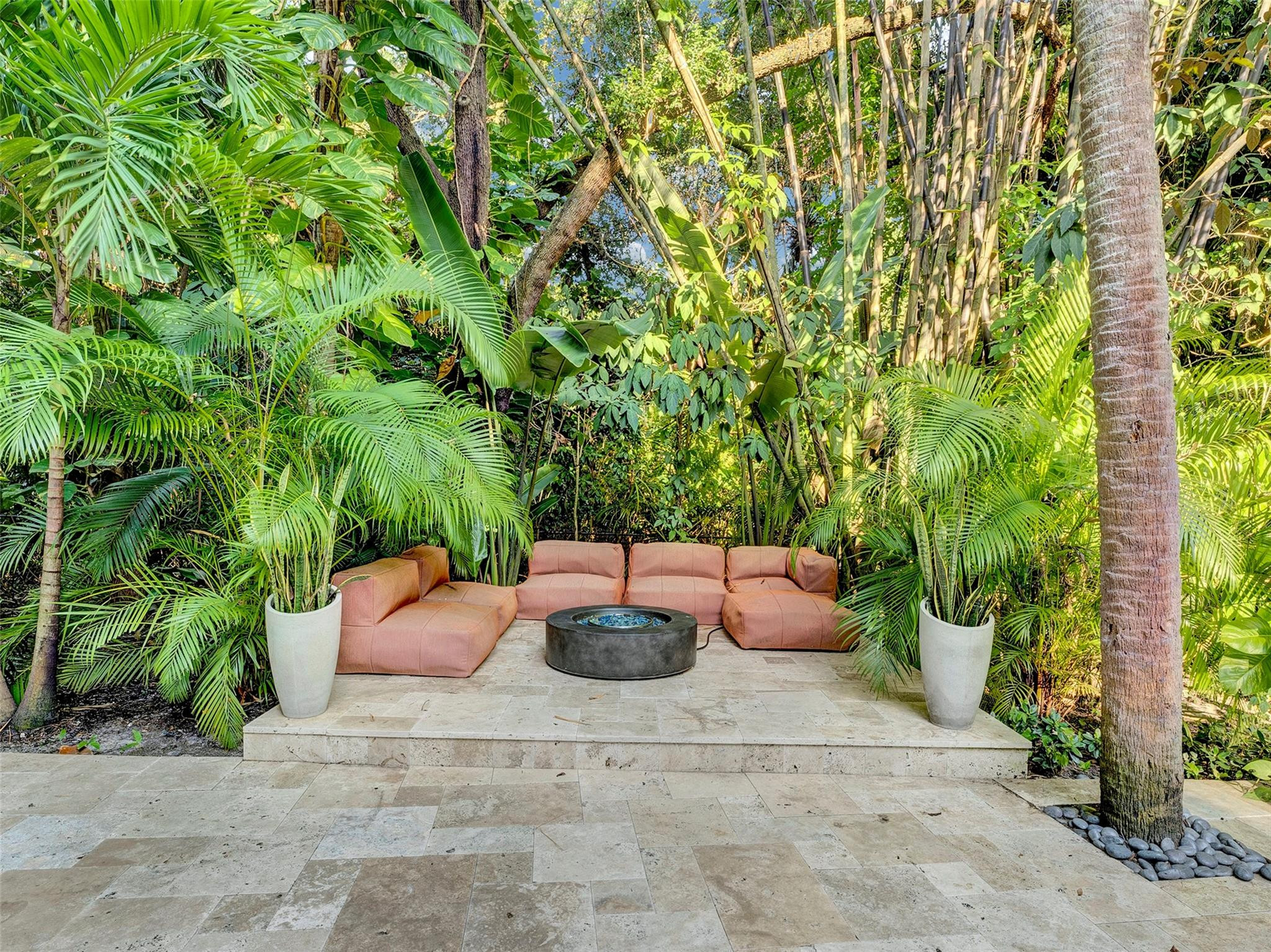 2300 Riverlane Ter