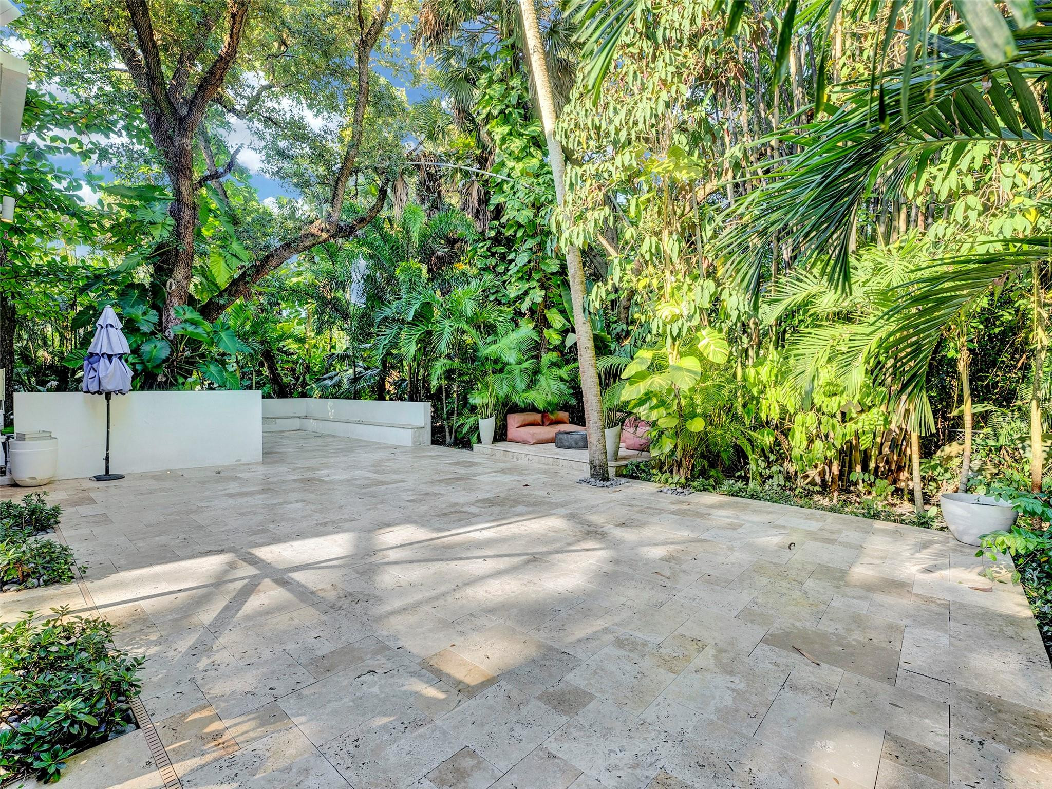 2300 Riverlane Ter