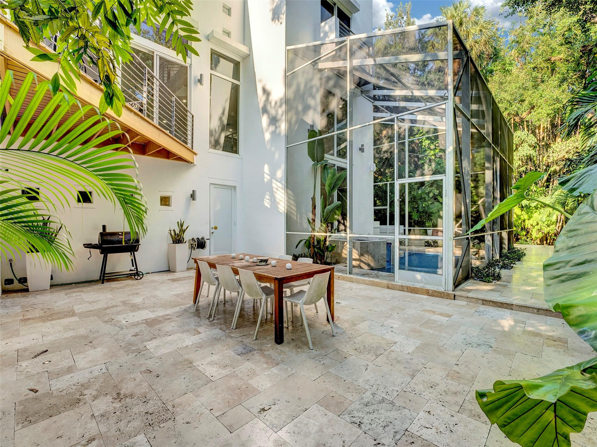 2300 Riverlane Ter