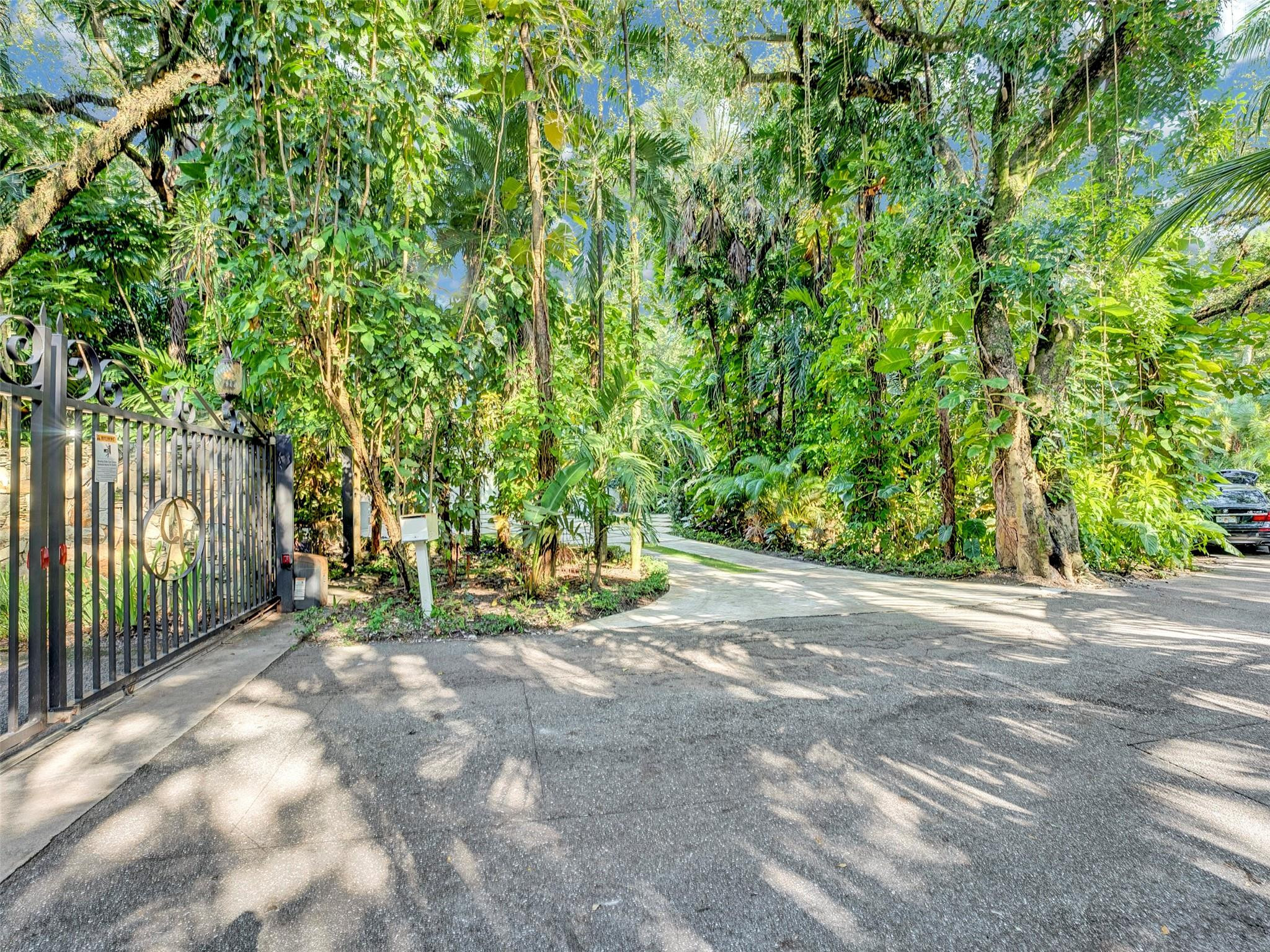 2300 Riverlane Ter