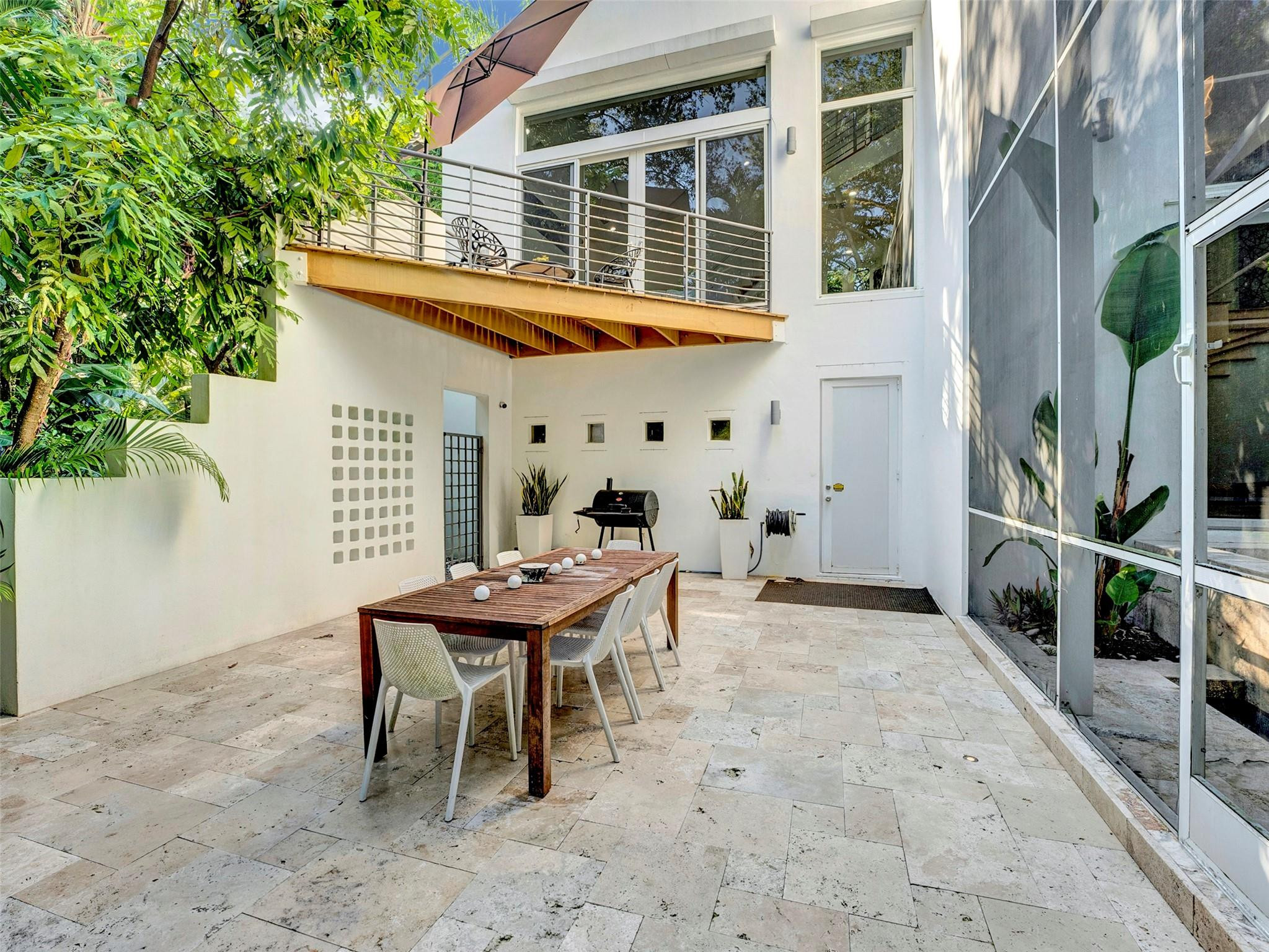 2300 Riverlane Ter