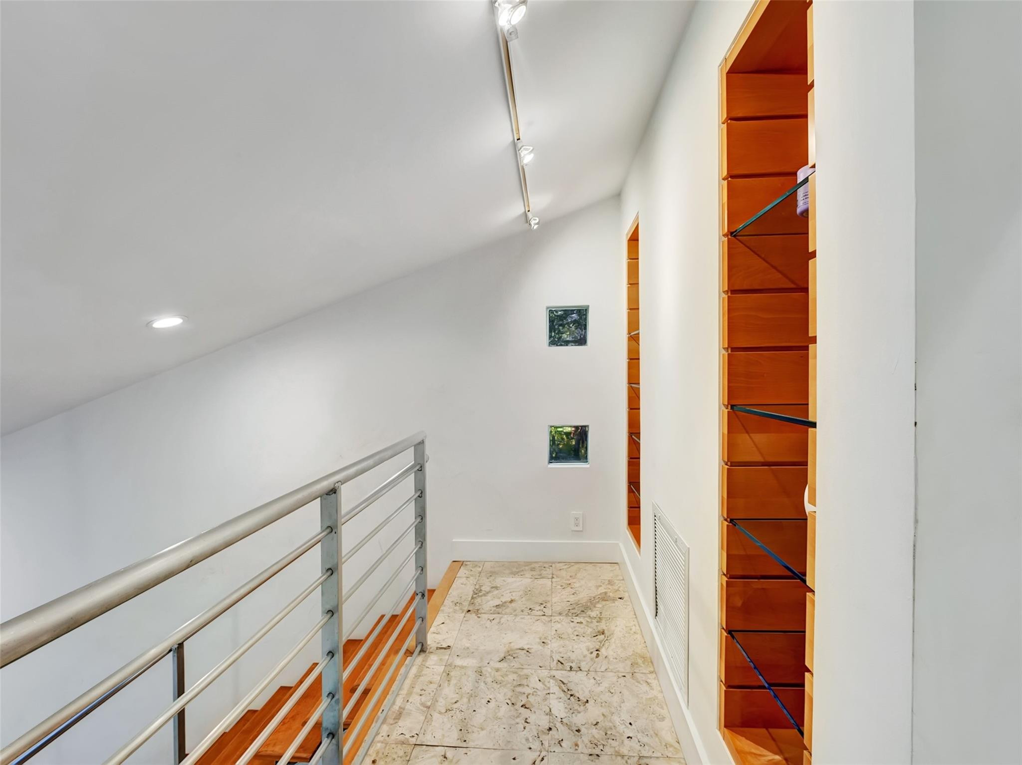 2300 Riverlane Ter
