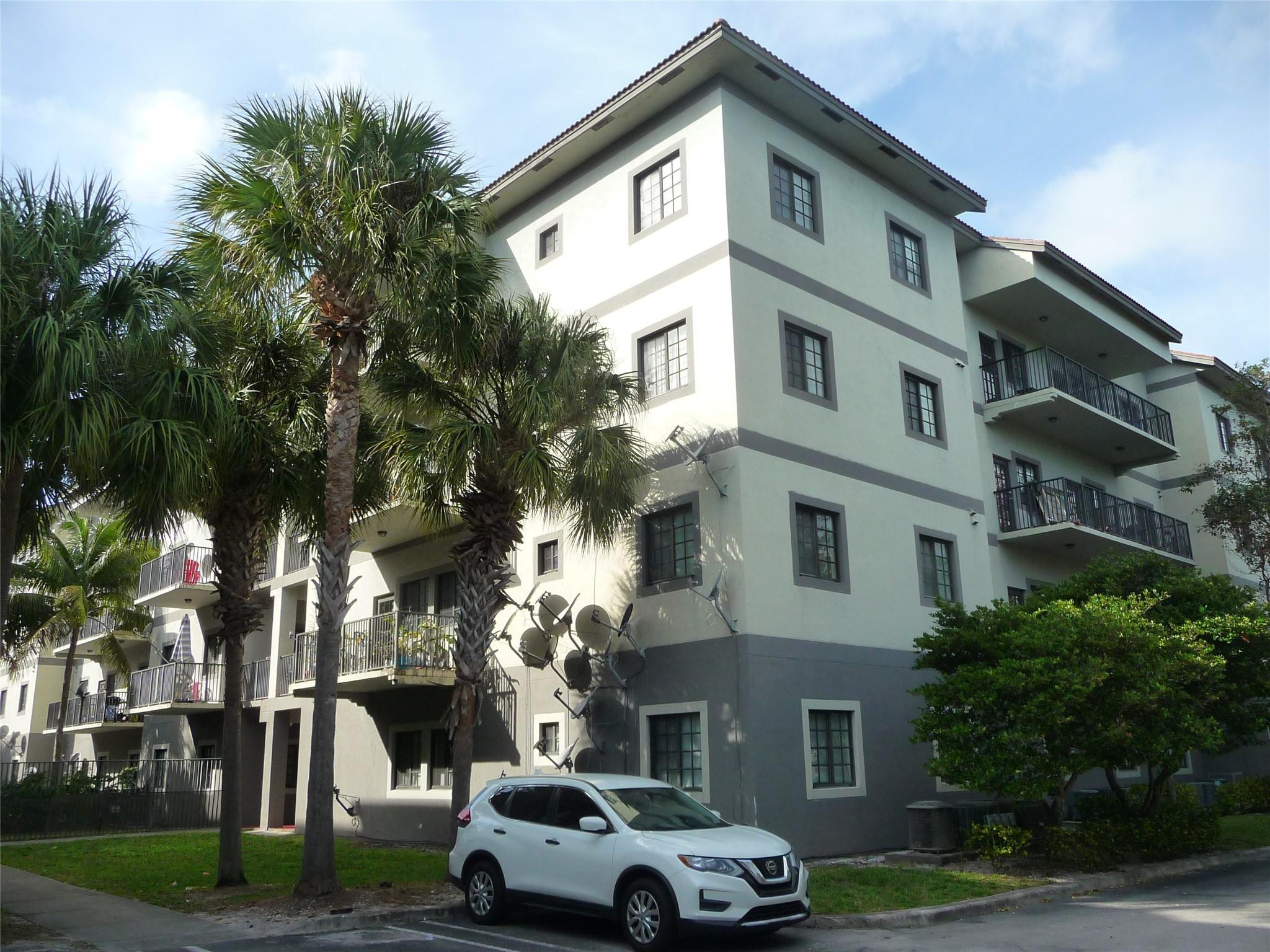 2851 Riverside Dr 205N