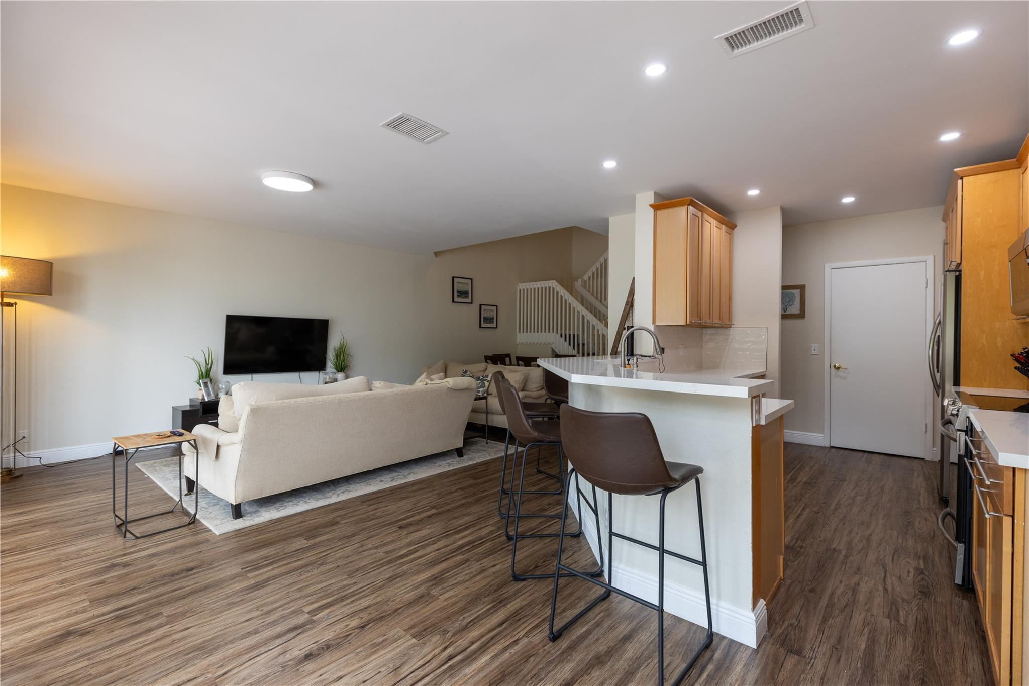 5698 Santiago Cir