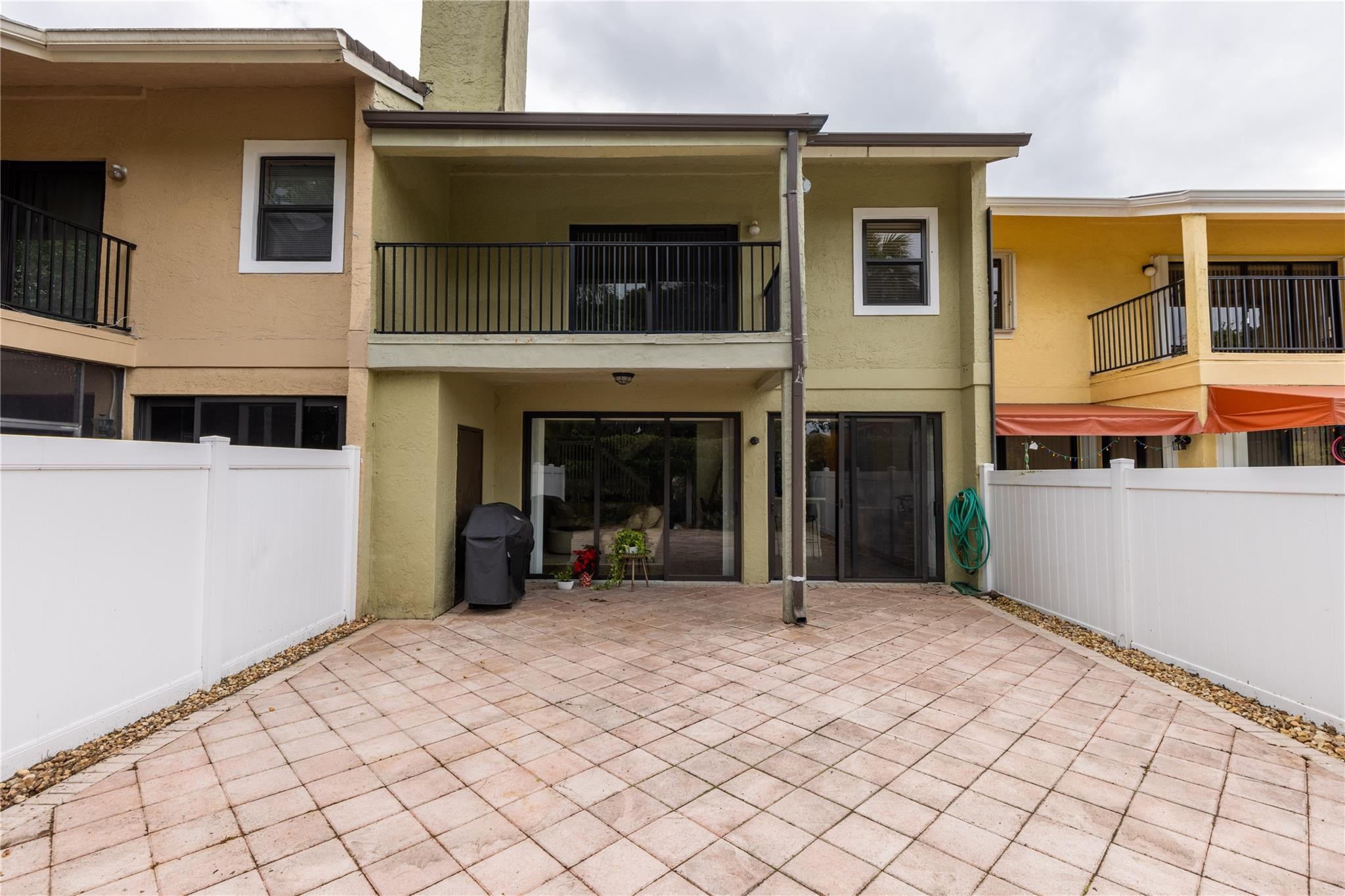 5698 Santiago Cir